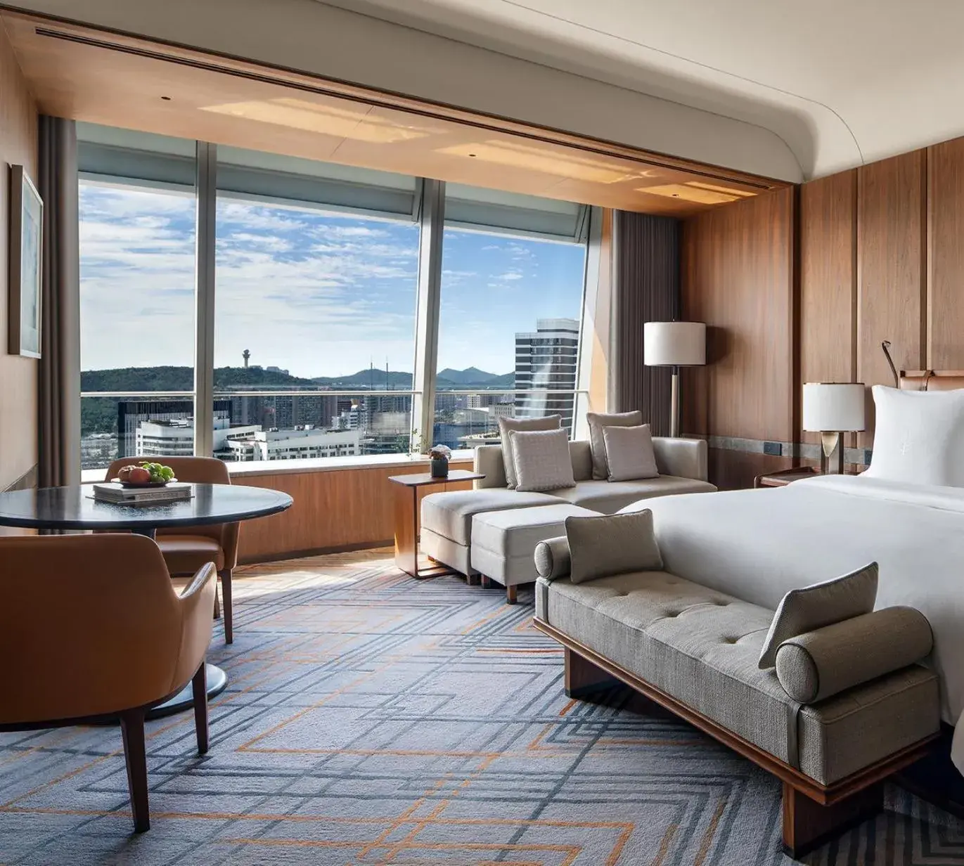 Property building, Bed in Four Seasons Hotel Dalian Property building, Bed in Four Seasons Hotel Dalian