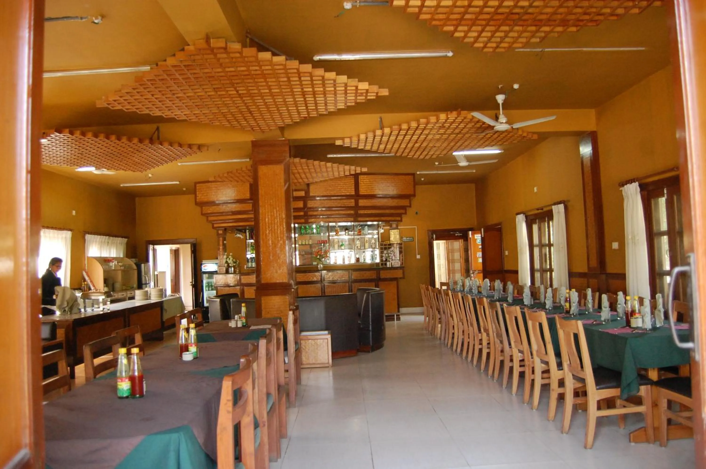 Restaurant/places to eat in Hotel Parkland