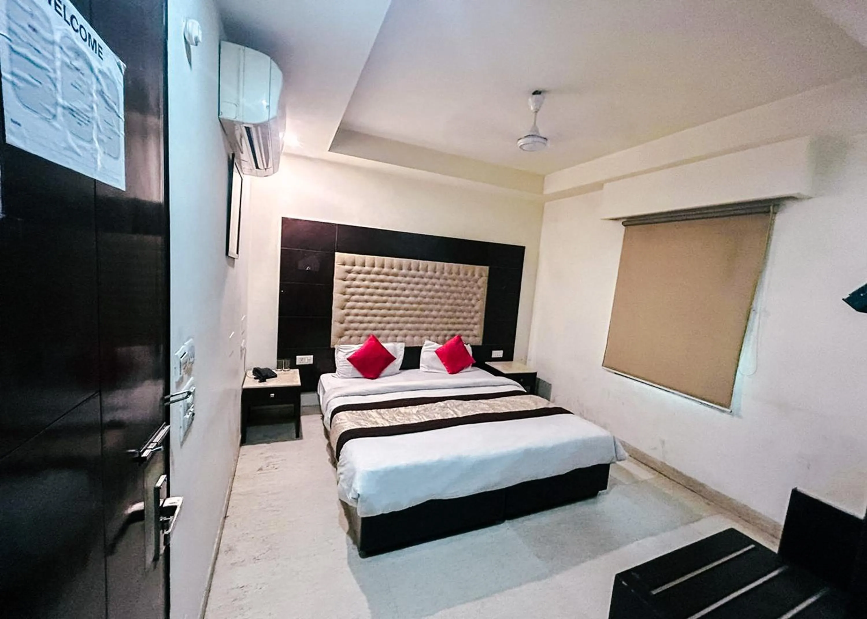 Bedroom, Bed in The Metropolis Guest House Near RK Ashram Metro Station
