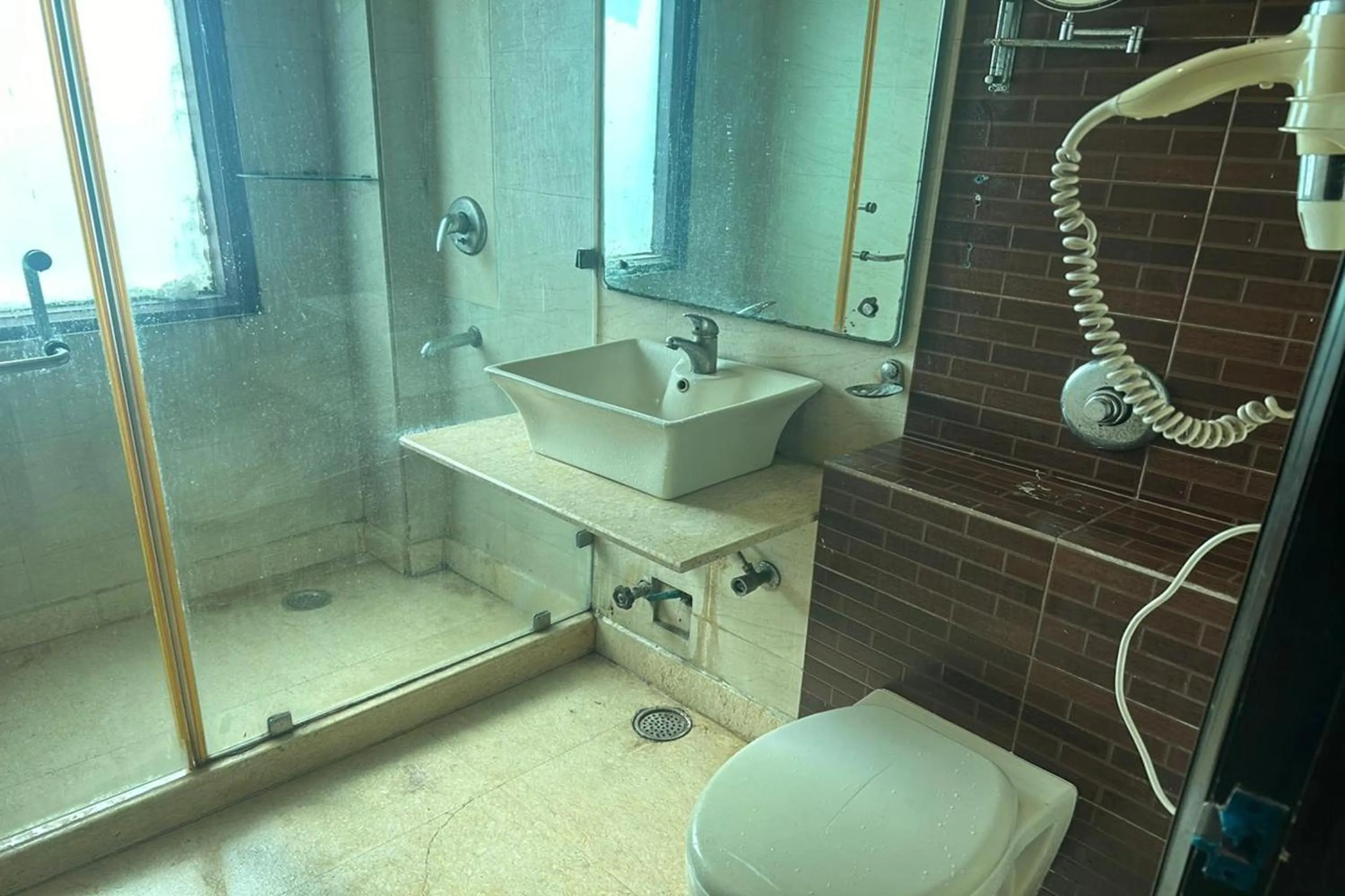 Shower in The Metropolis Guest House Near RK Ashram Metro Station