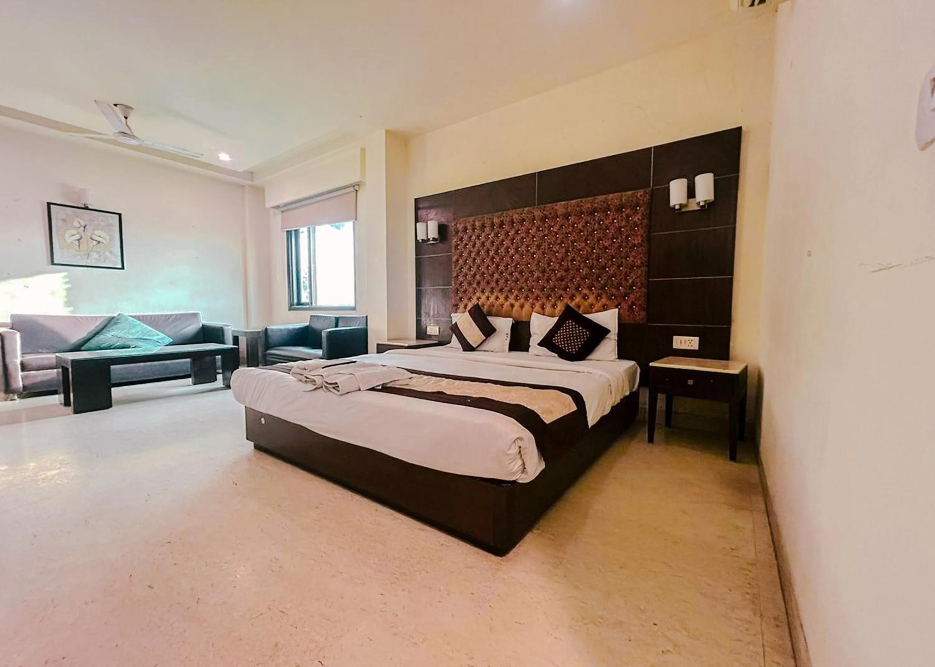 Photo of the whole room, Bed in The Metropolis Guest House Near RK Ashram Metro Station