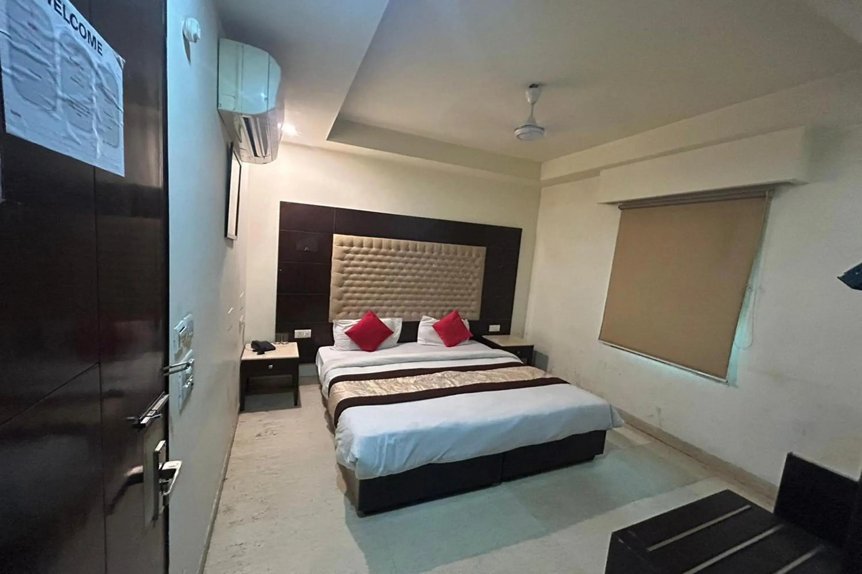 Photo of the whole room, Bed in The Metropolis Guest House Near RK Ashram Metro Station Photo of the whole room, Bed in The Metropolis Guest House Near RK Ashram Metro Station
