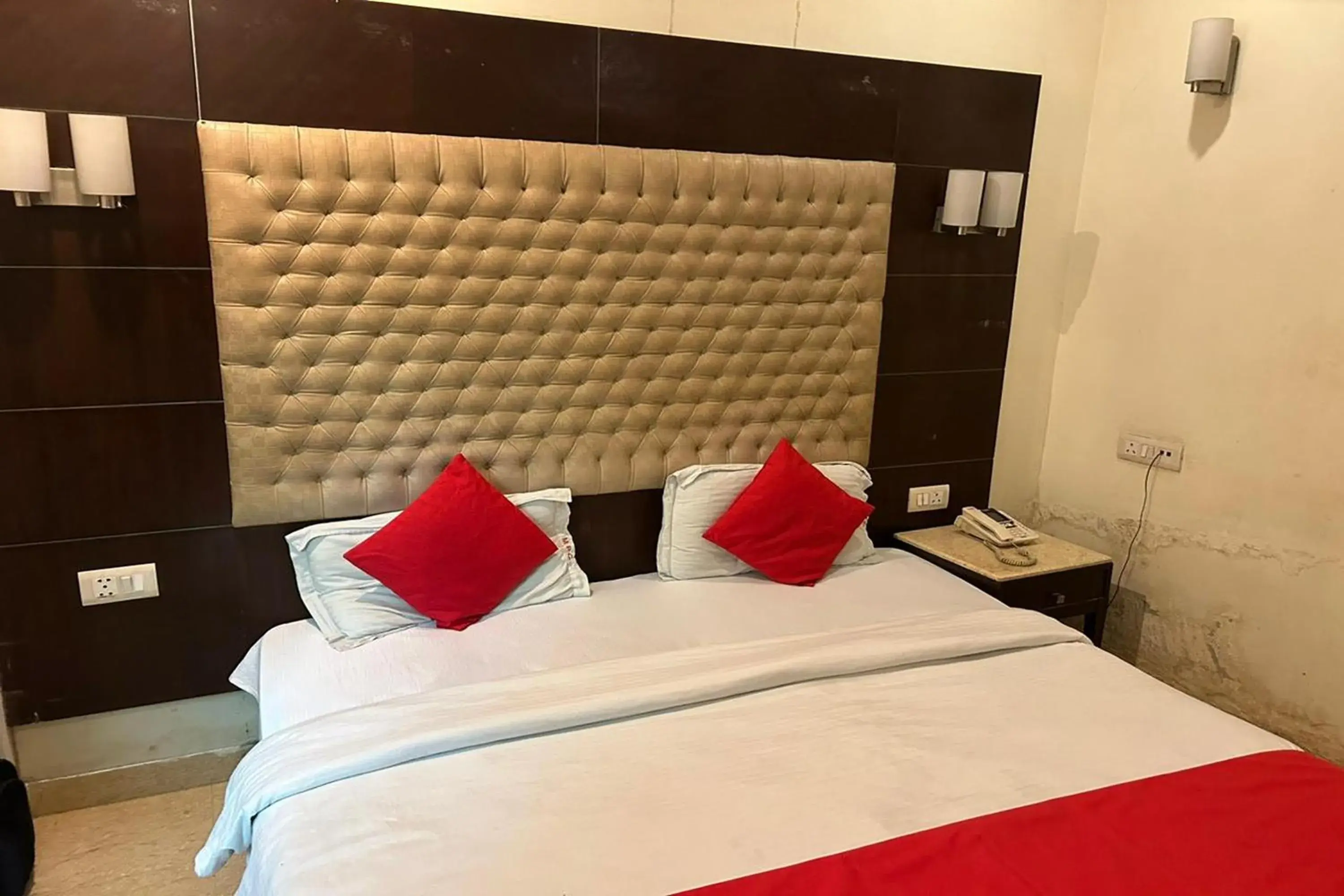 Bed in The Metropolis Guest House Near RK Ashram Metro Station Bed in The Metropolis Guest House Near RK Ashram Metro Station