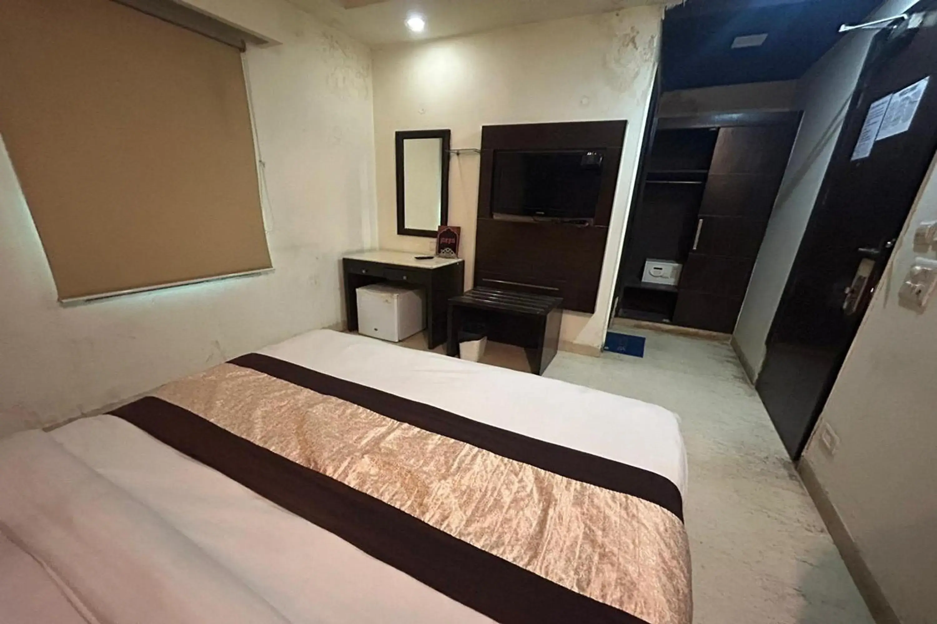 Bed in The Metropolis Guest House Near RK Ashram Metro Station Bed in The Metropolis Guest House Near RK Ashram Metro Station