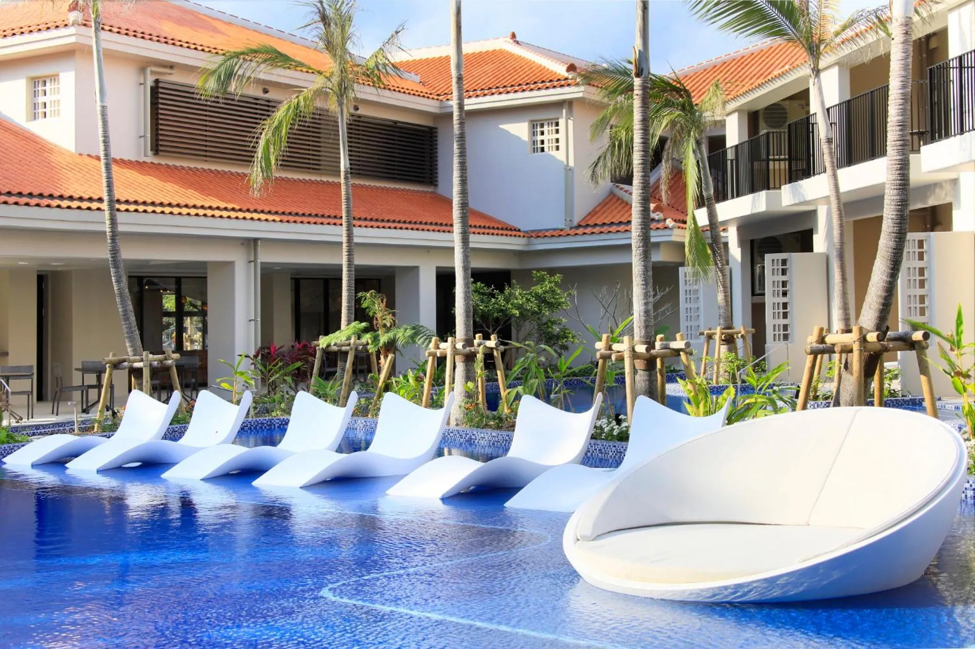 Property building in VIVOVIVA石垣島