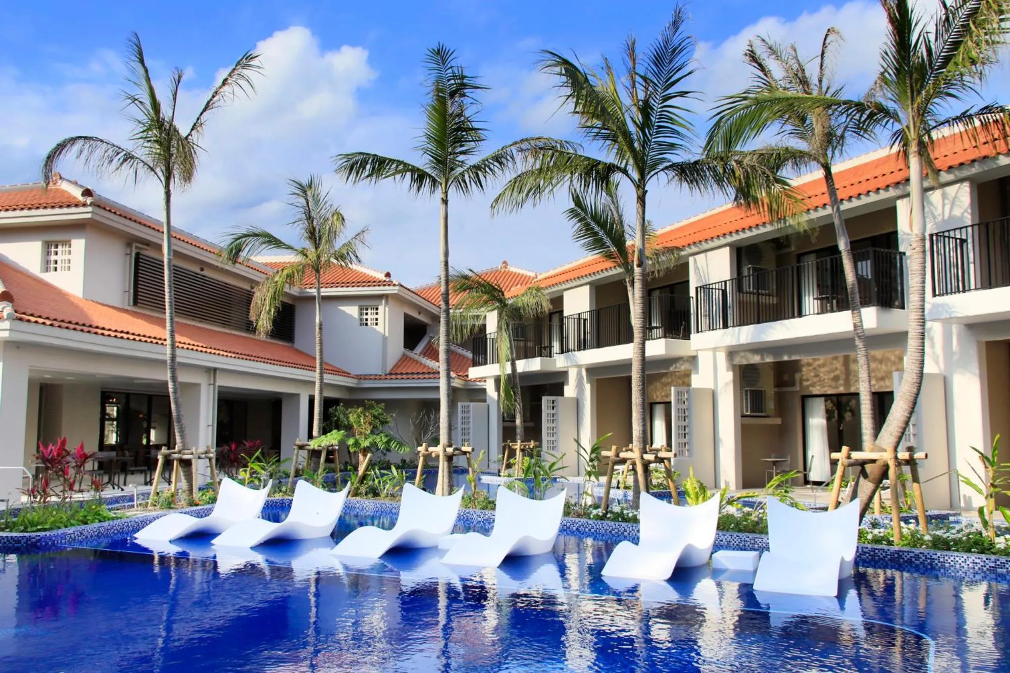 Property building in VIVOVIVA石垣島