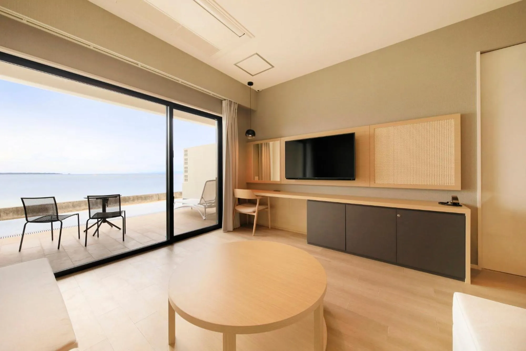 TV and multimedia in VIVOVIVA石垣島