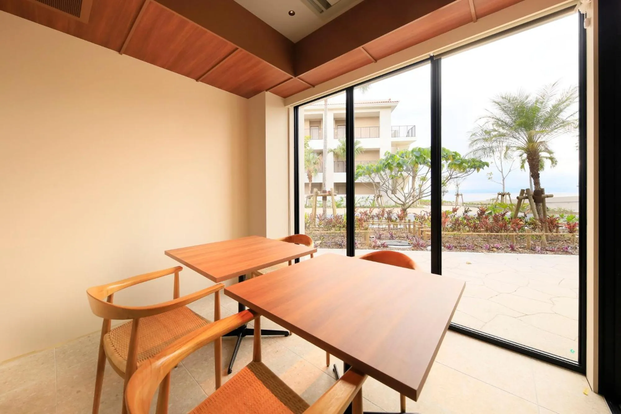 Restaurant/places to eat in VIVOVIVA石垣島