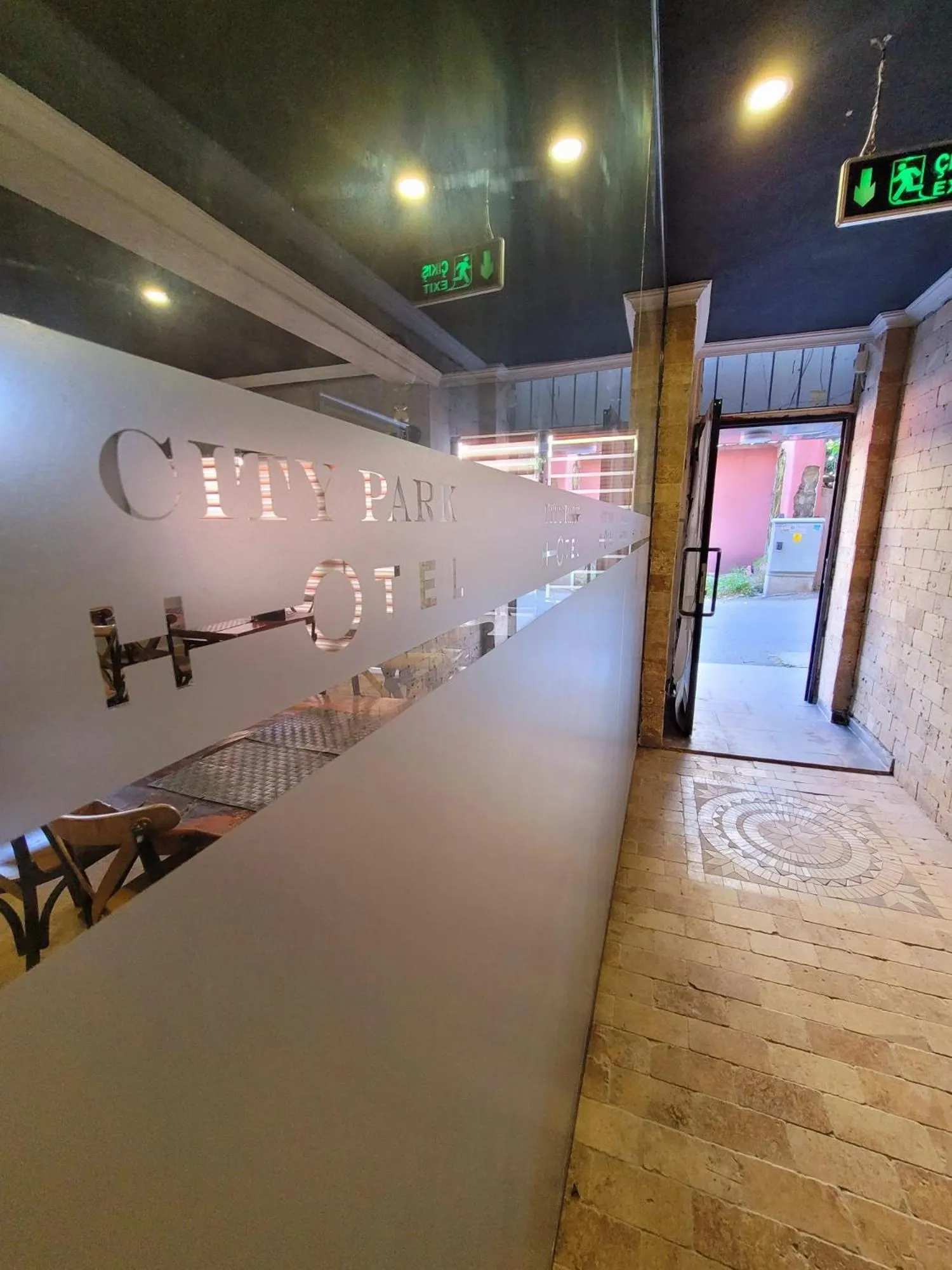 Facade/entrance in City Park Suites City Center Corlu