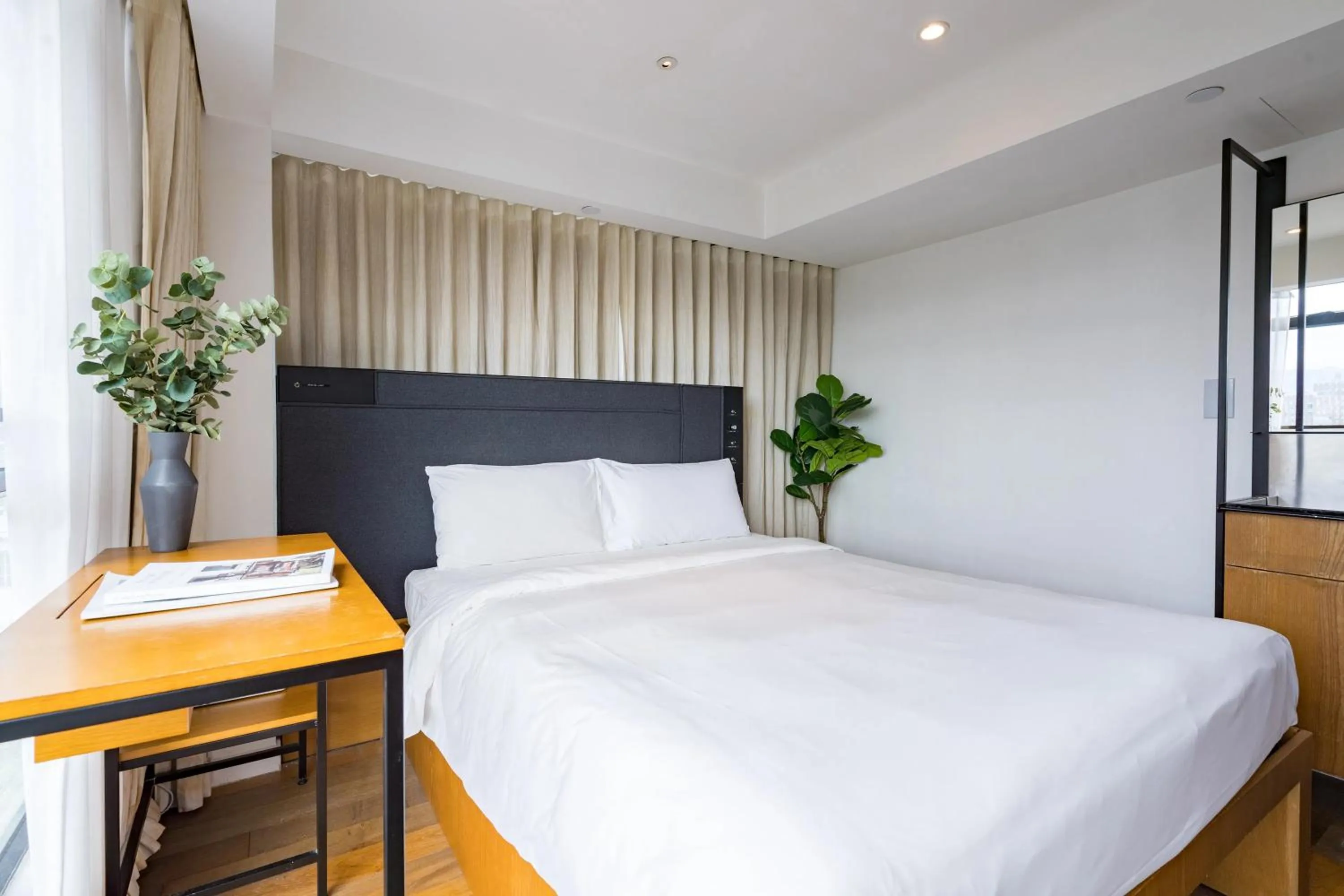 Bed in Residence G Hong Kong - by Hotel G