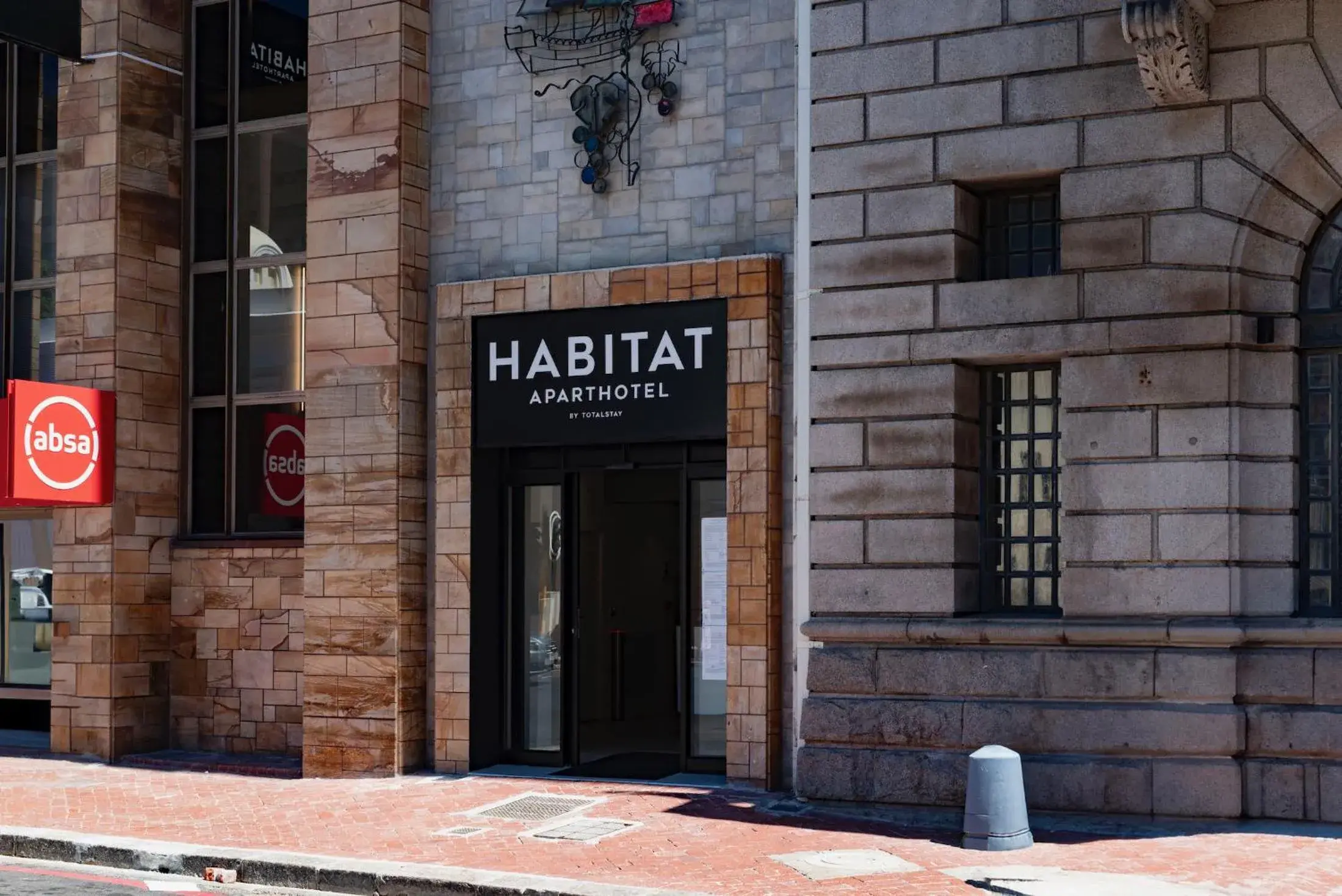 Facade/entrance in Habitat Aparthotel by Totalstay Facade/entrance in Habitat Aparthotel by Totalstay