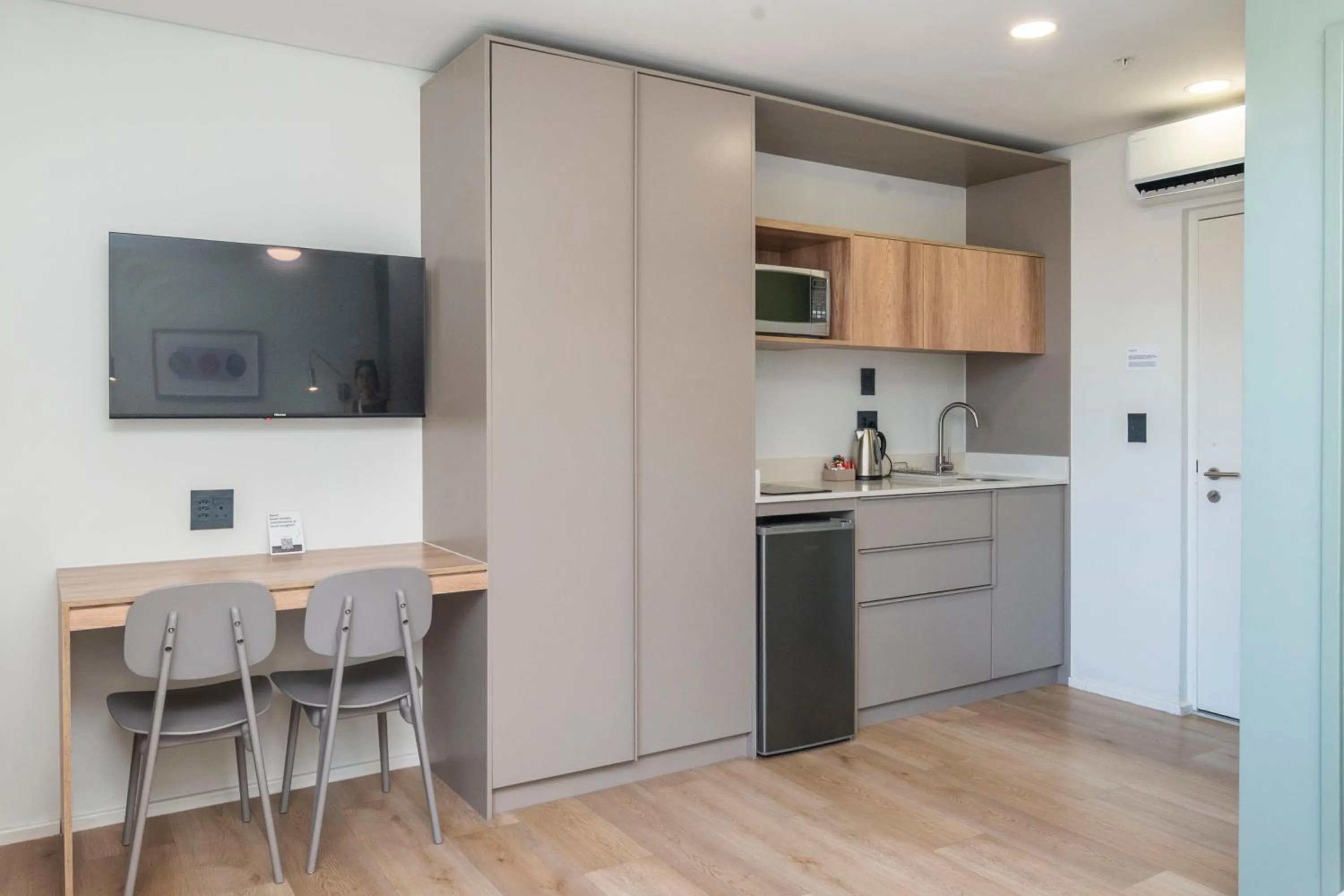 TV and multimedia in Habitat Aparthotel by Totalstay