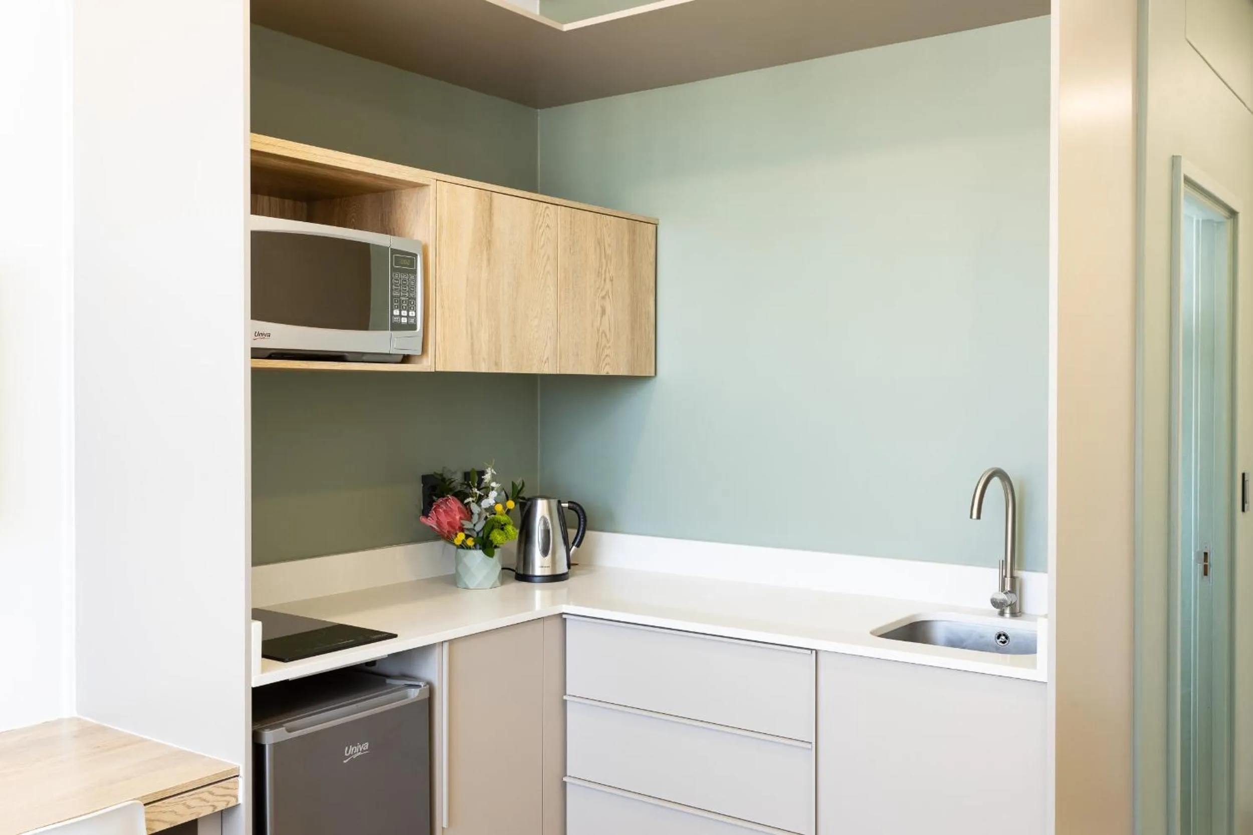 Kitchen or kitchenette in Habitat Aparthotel by Totalstay