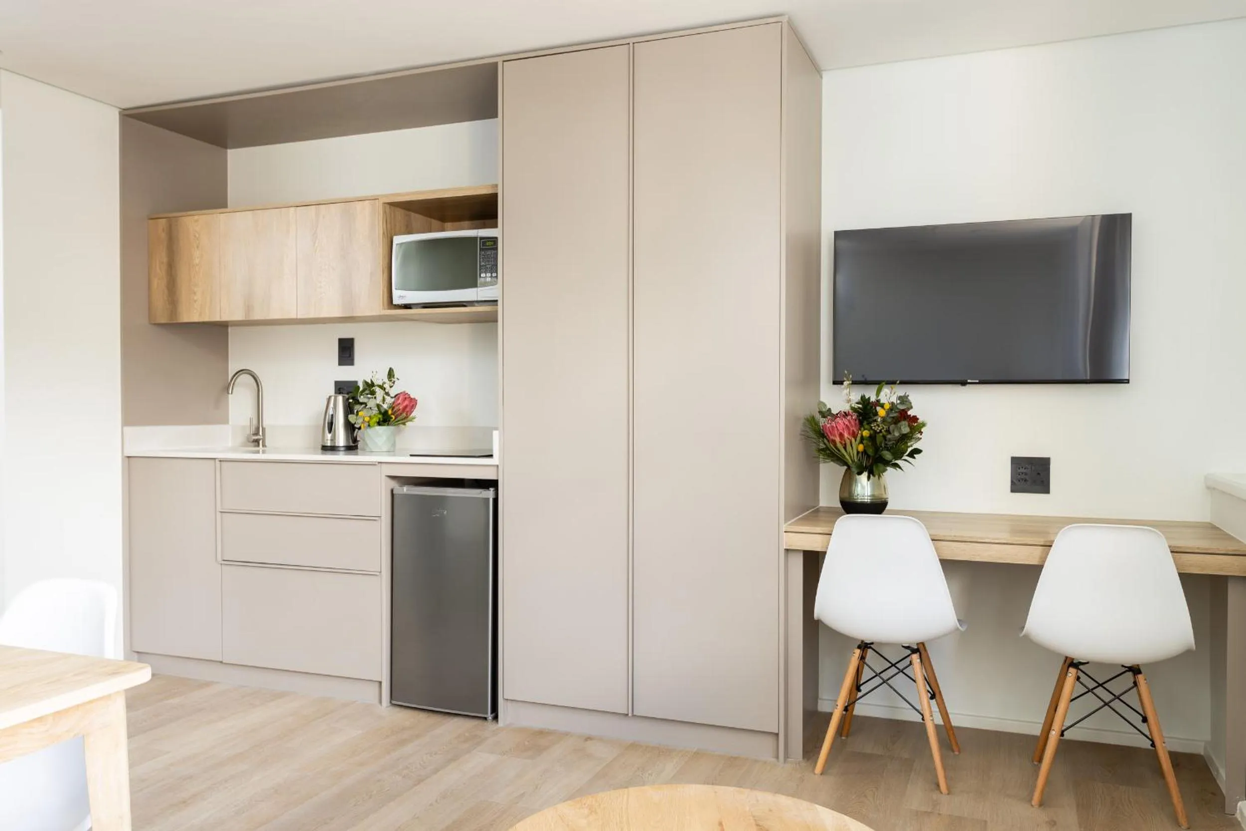 Kitchen or kitchenette in Habitat Aparthotel by Totalstay