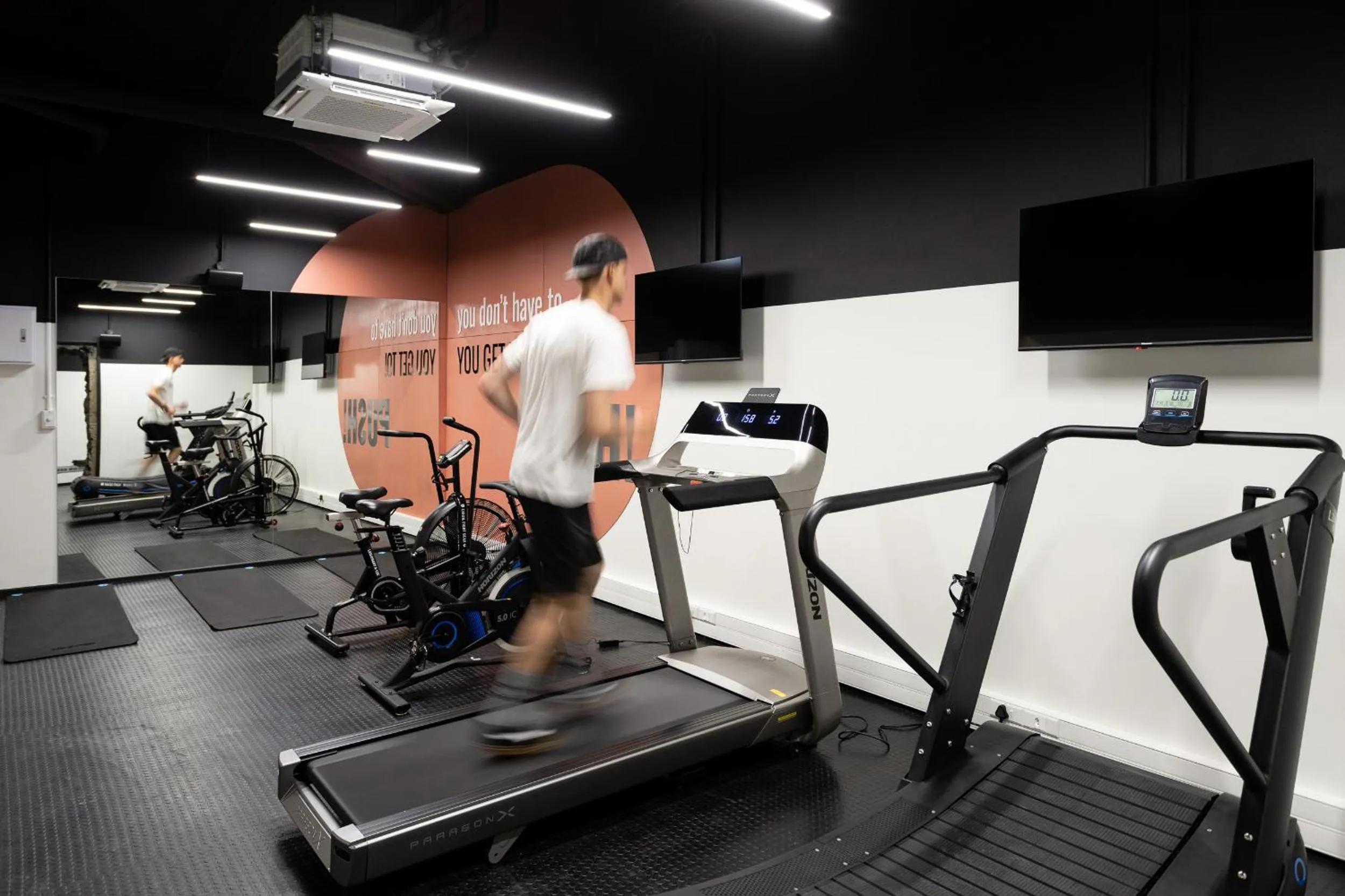 Fitness centre/facilities in Habitat Aparthotel by Totalstay