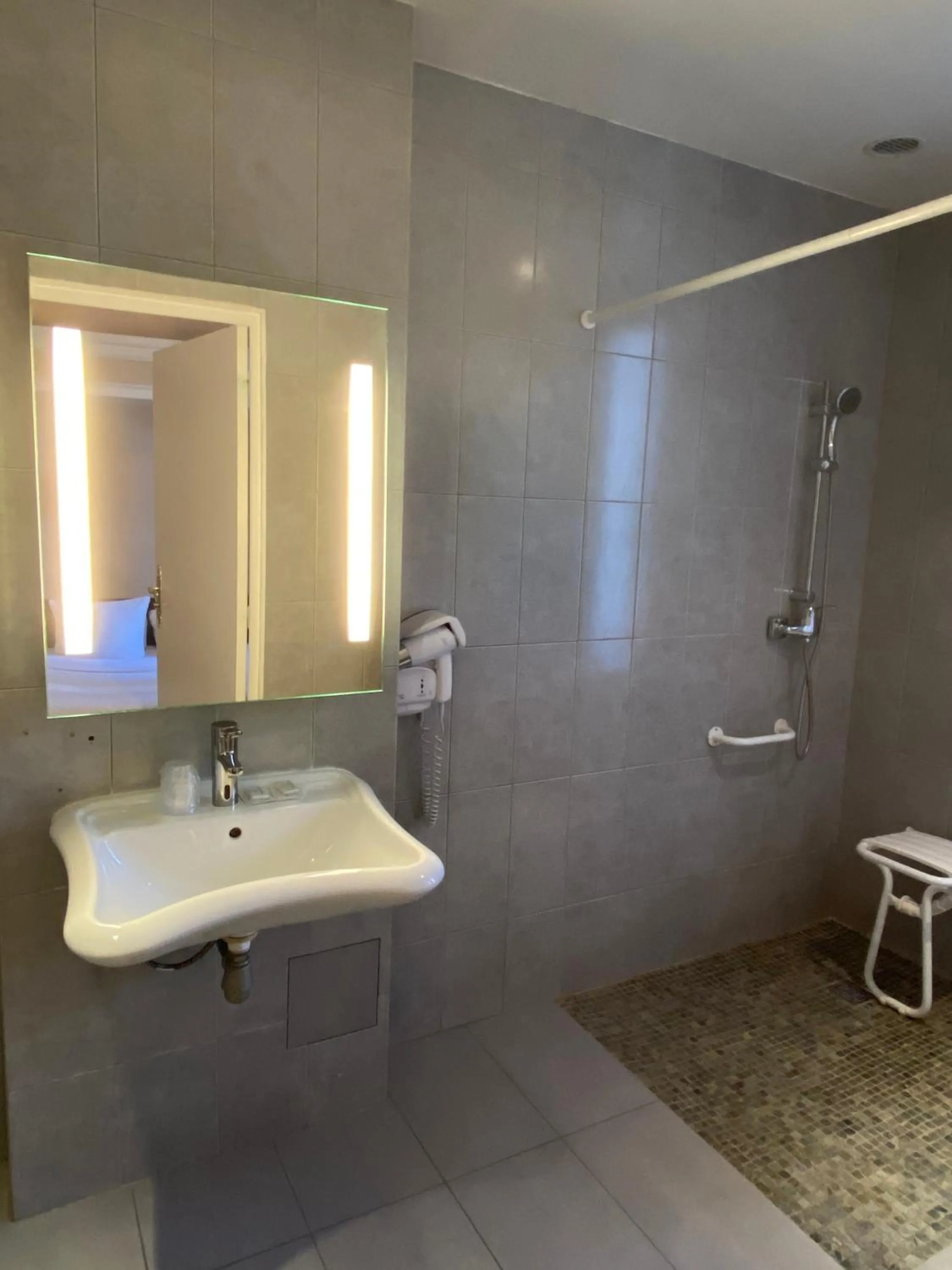 Bathroom in Hôtel du Parc