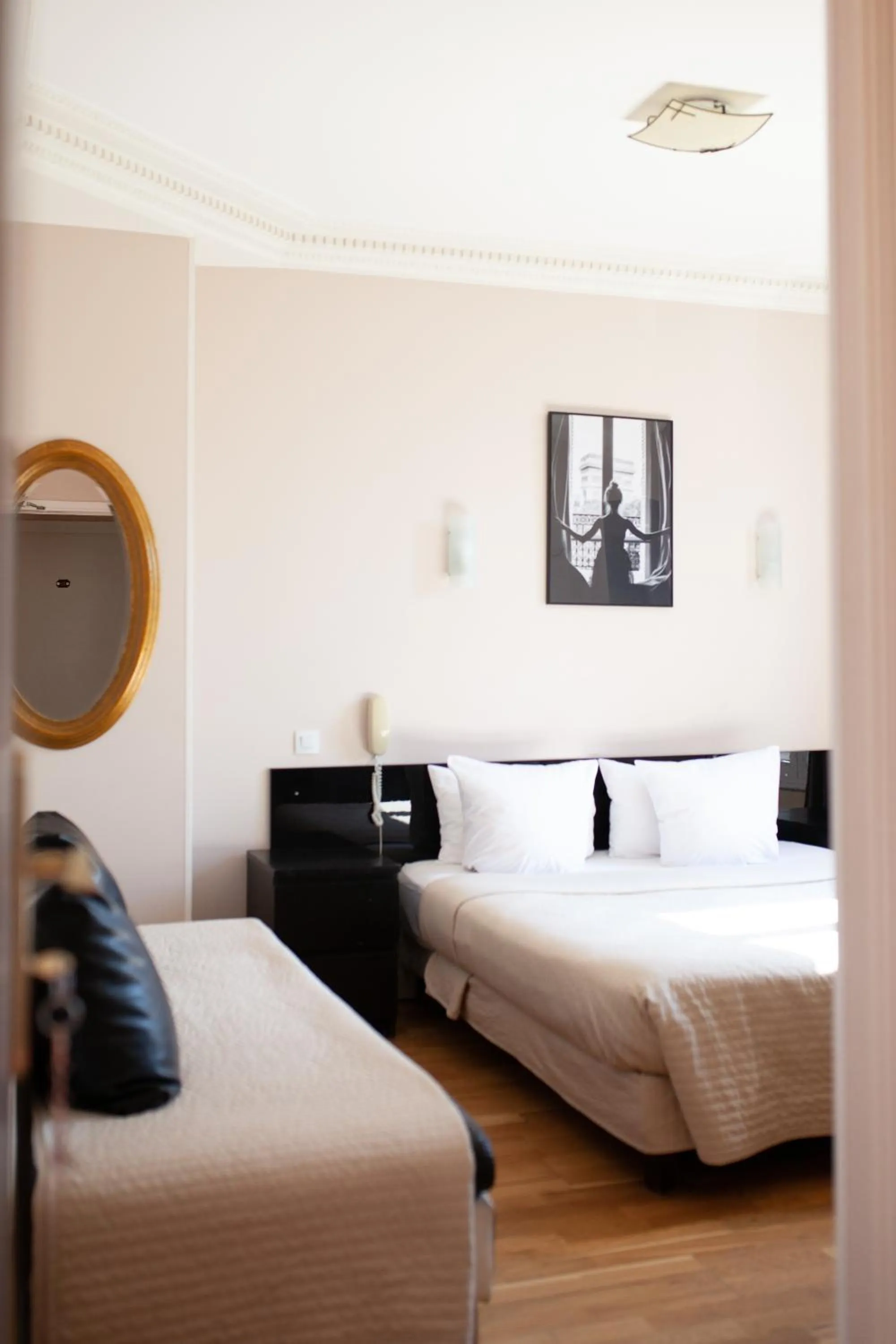 Bed in Hôtel du Parc