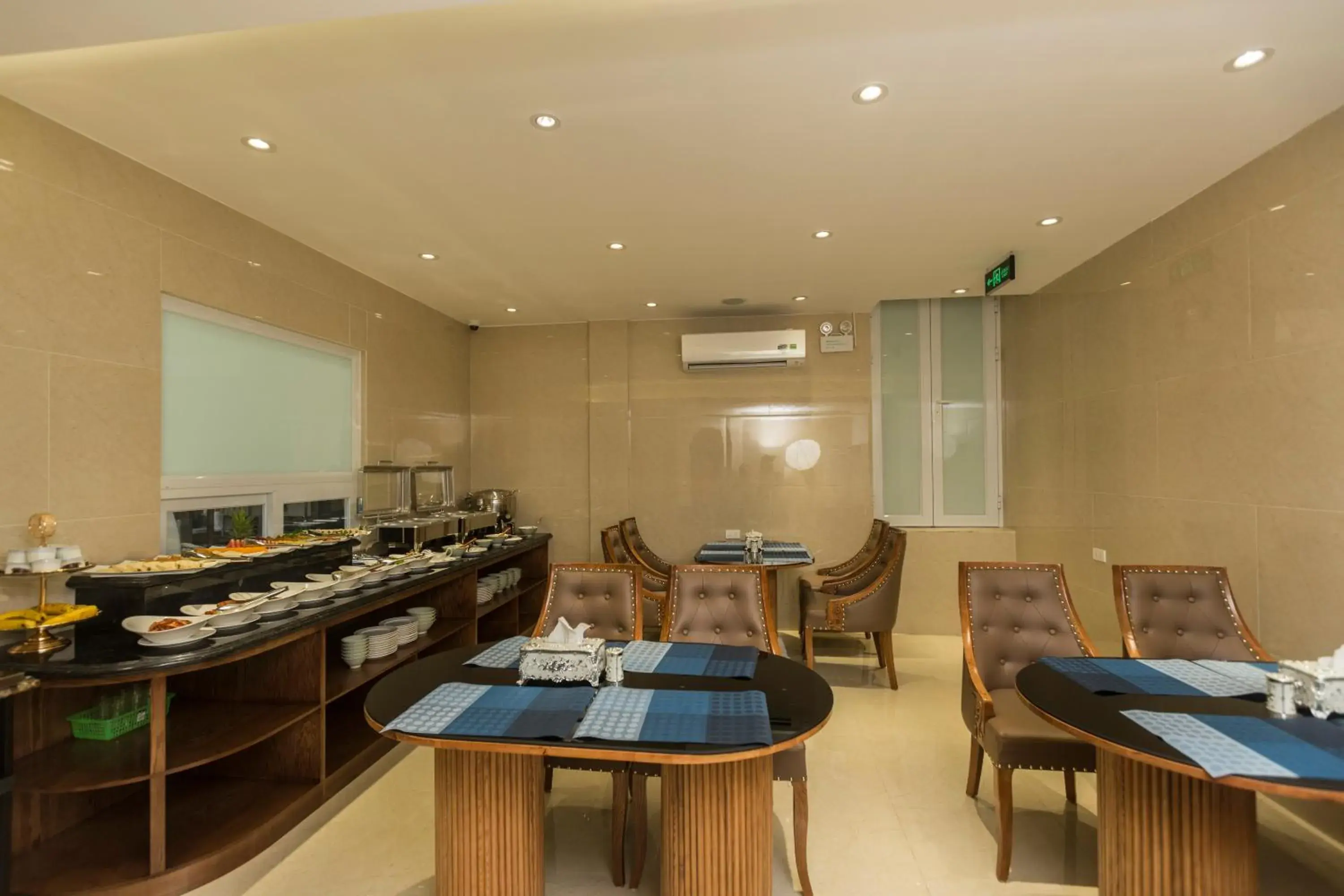 Restaurant/places to eat in Blubiz Hotel 8 Restaurant/places to eat in Blubiz Hotel 8