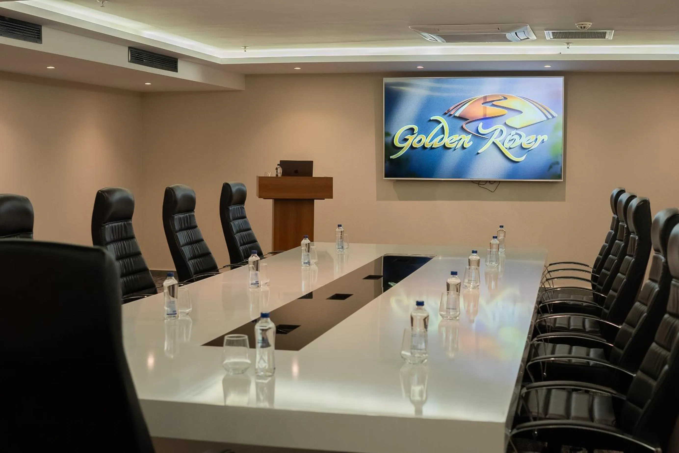 TV and multimedia in Golden River Hotel By Continent