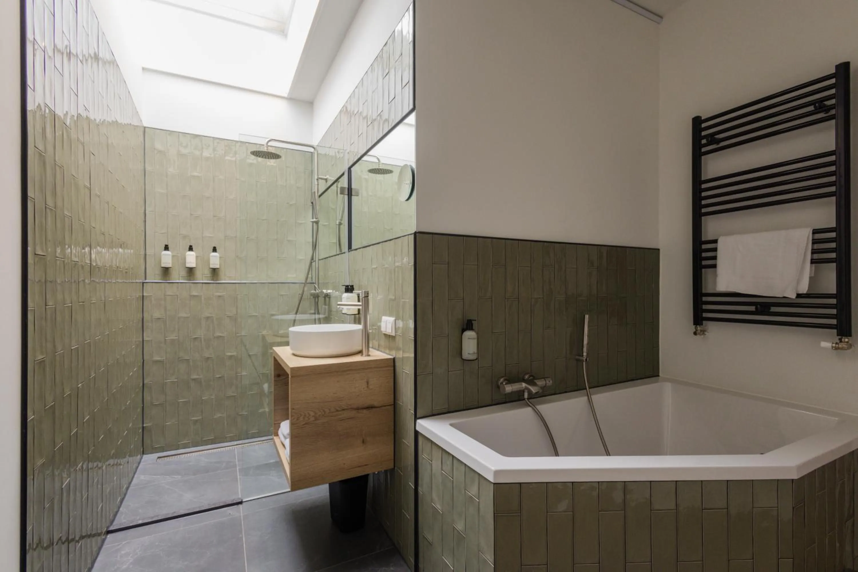 Shower in Badhuis Hotel