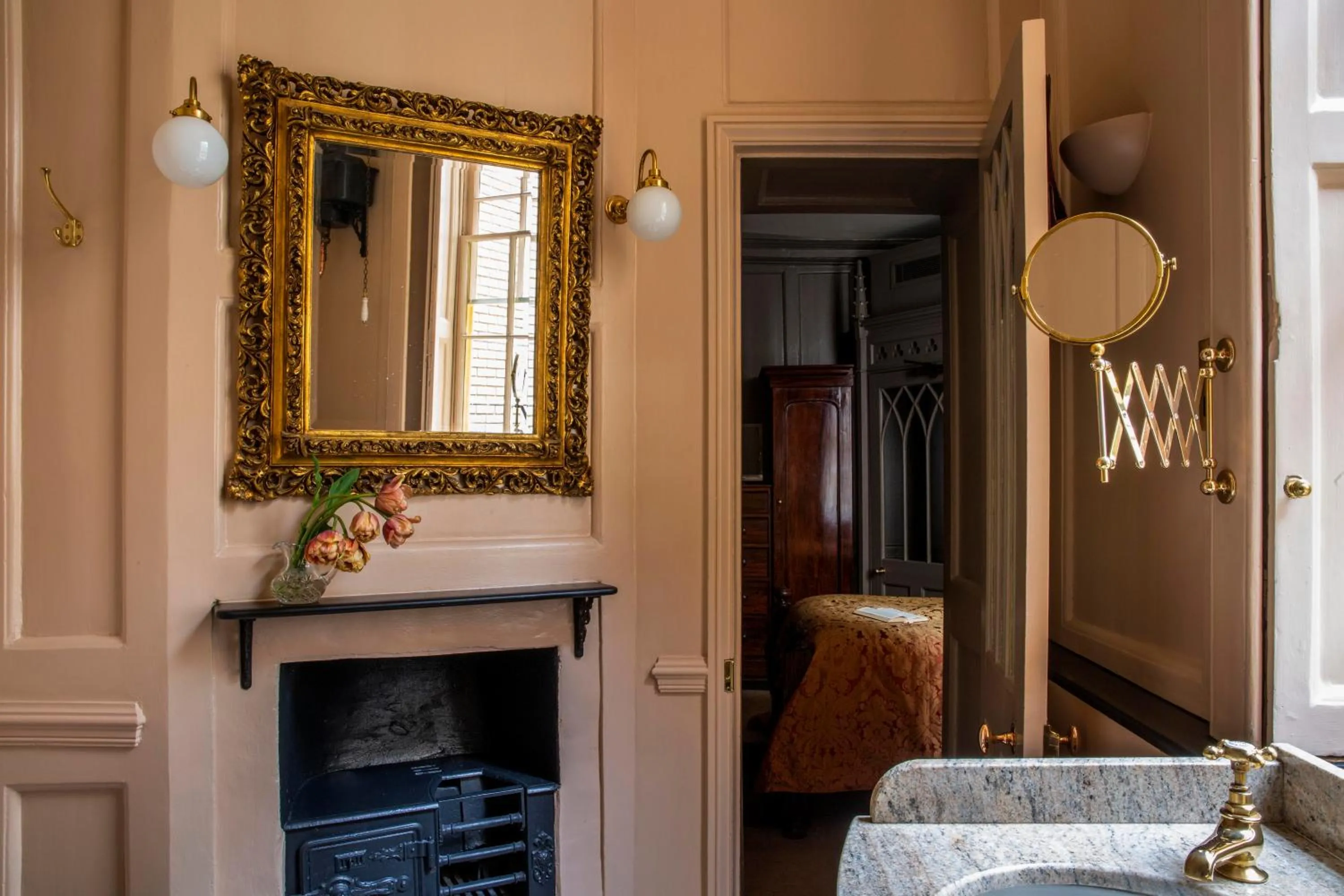 Bathroom, Bed in Hazlitt's