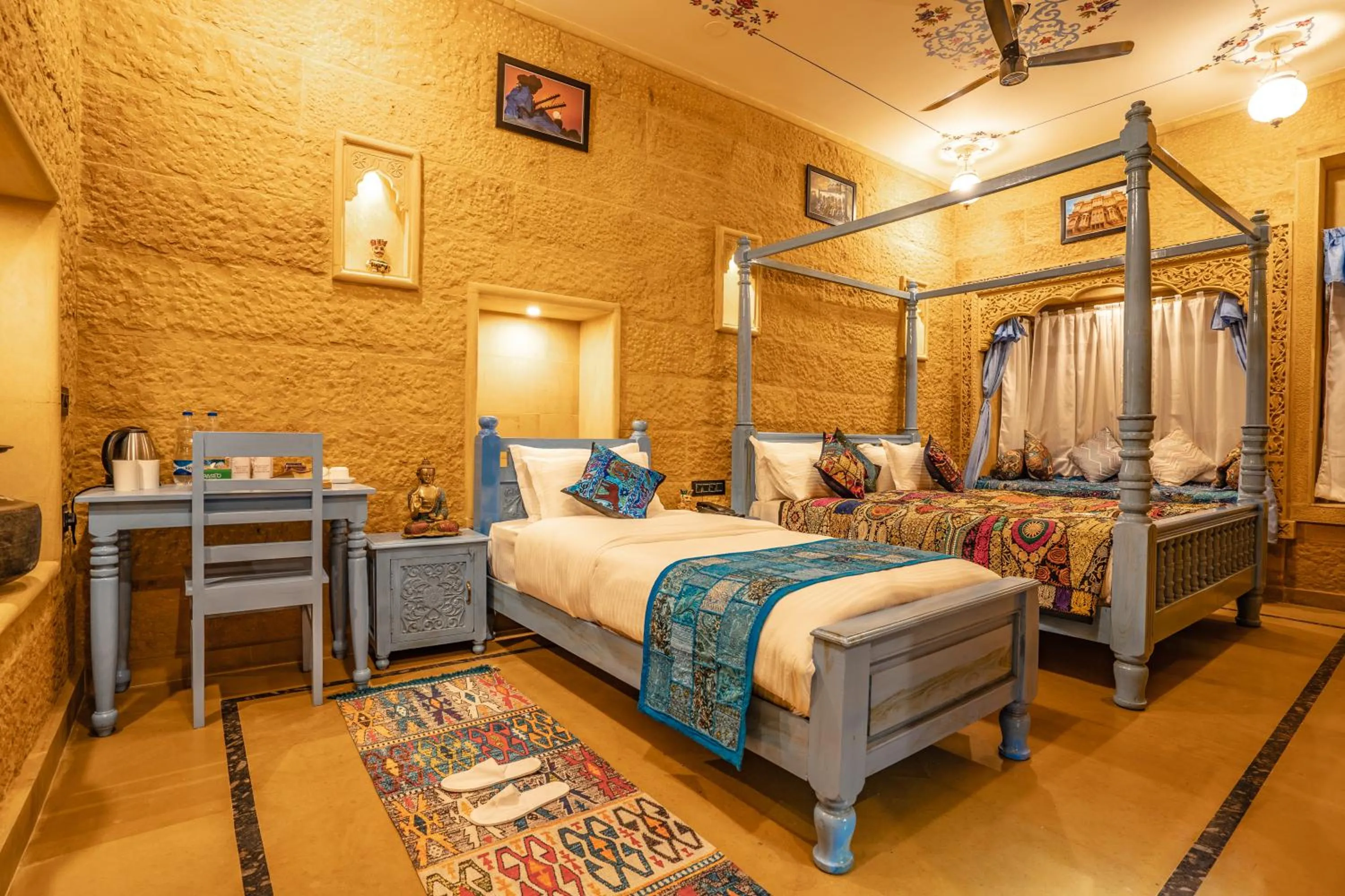 Bed in Tripli Hotels Prithvi Haveli