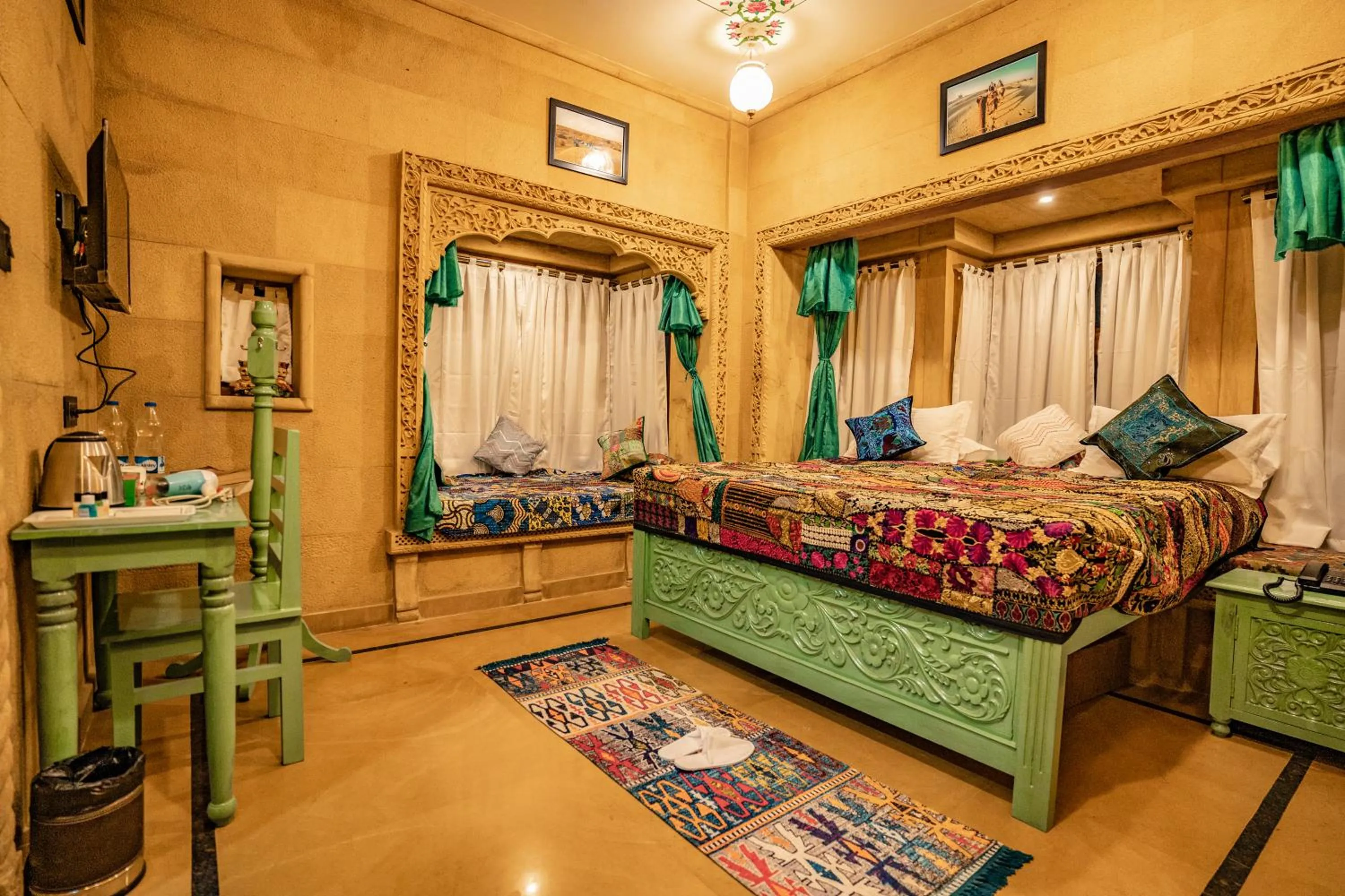 Bed in Tripli Hotels Prithvi Haveli
