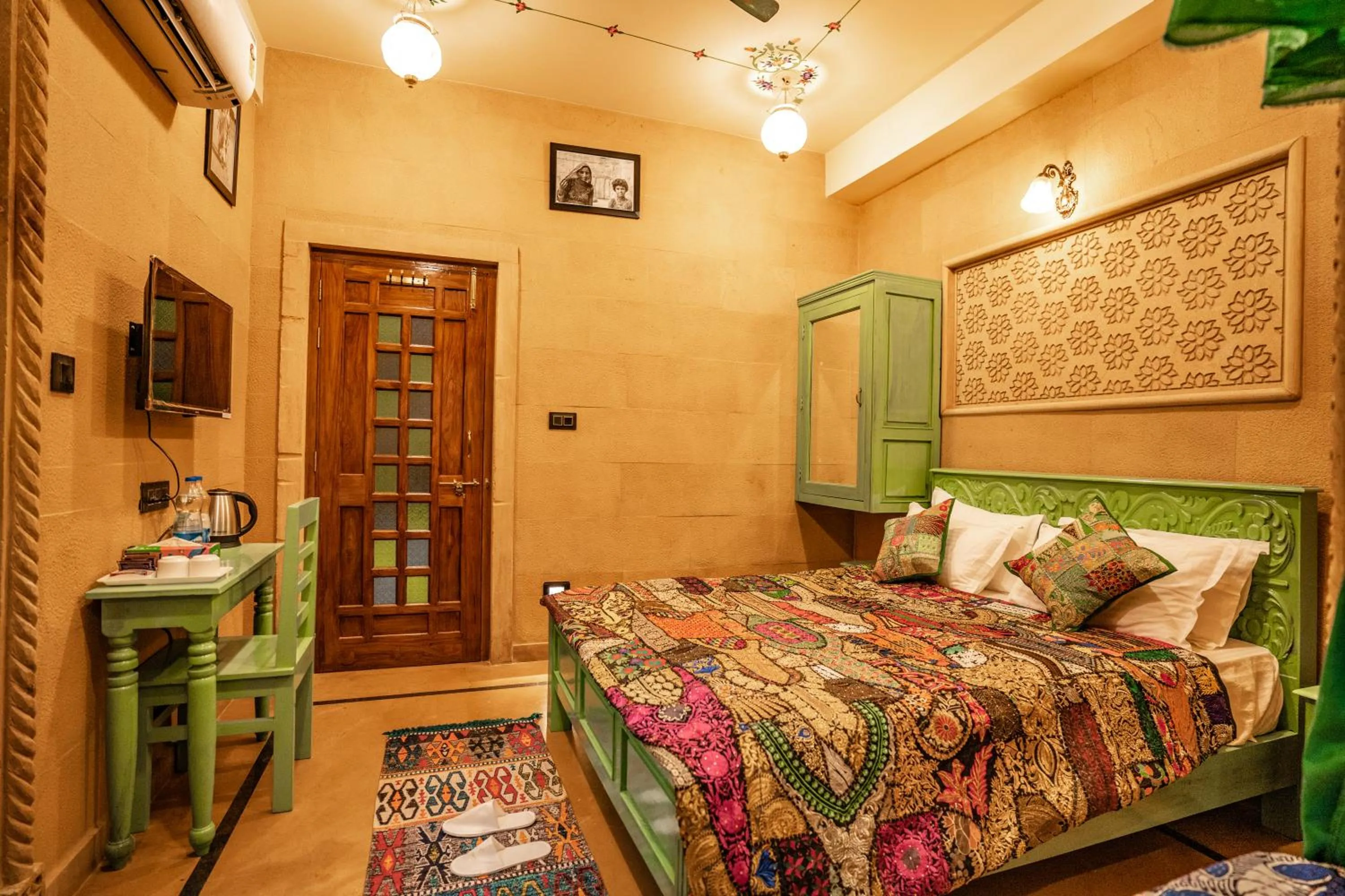 Bed in Tripli Hotels Prithvi Haveli