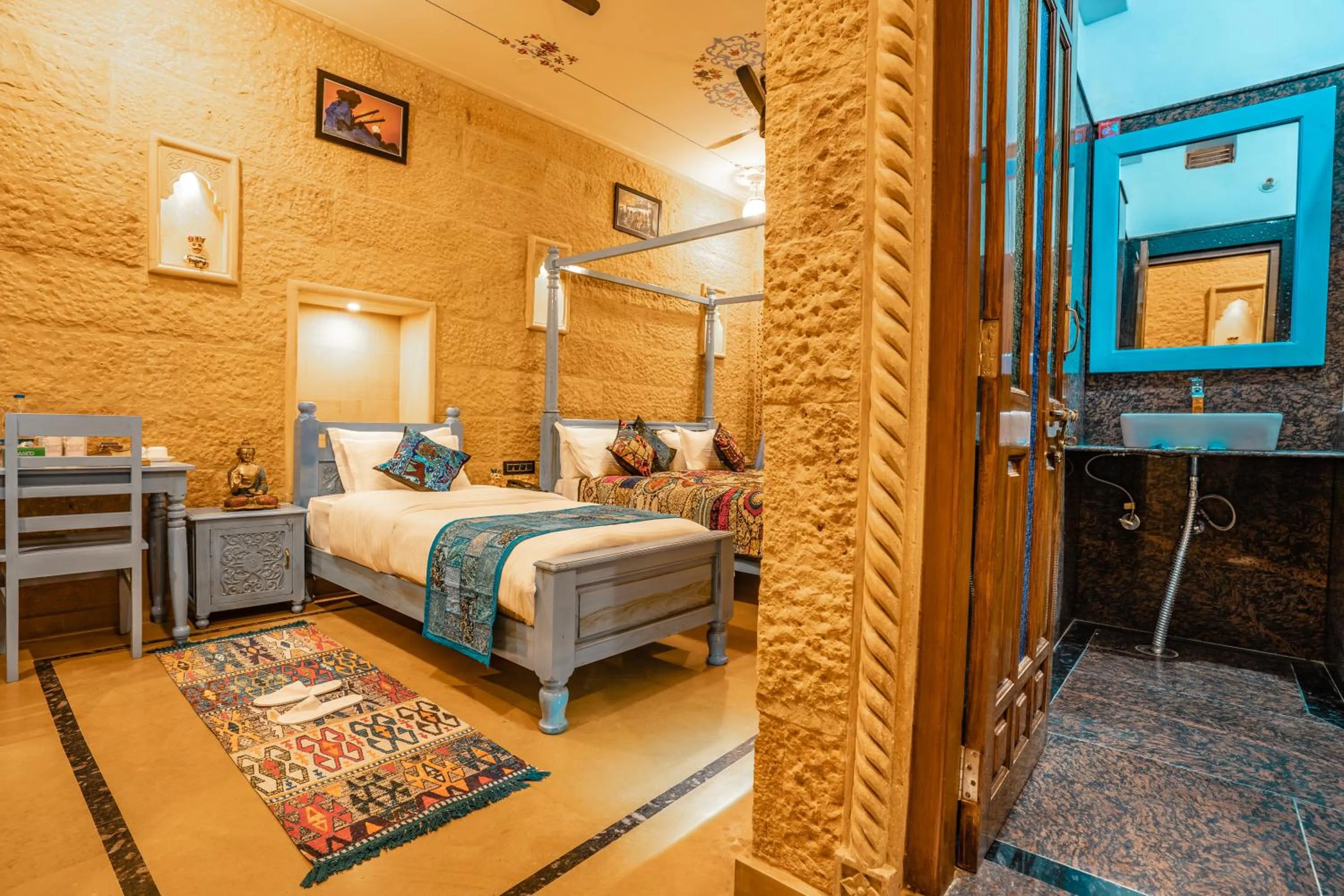 Bed in Tripli Hotels Prithvi Haveli