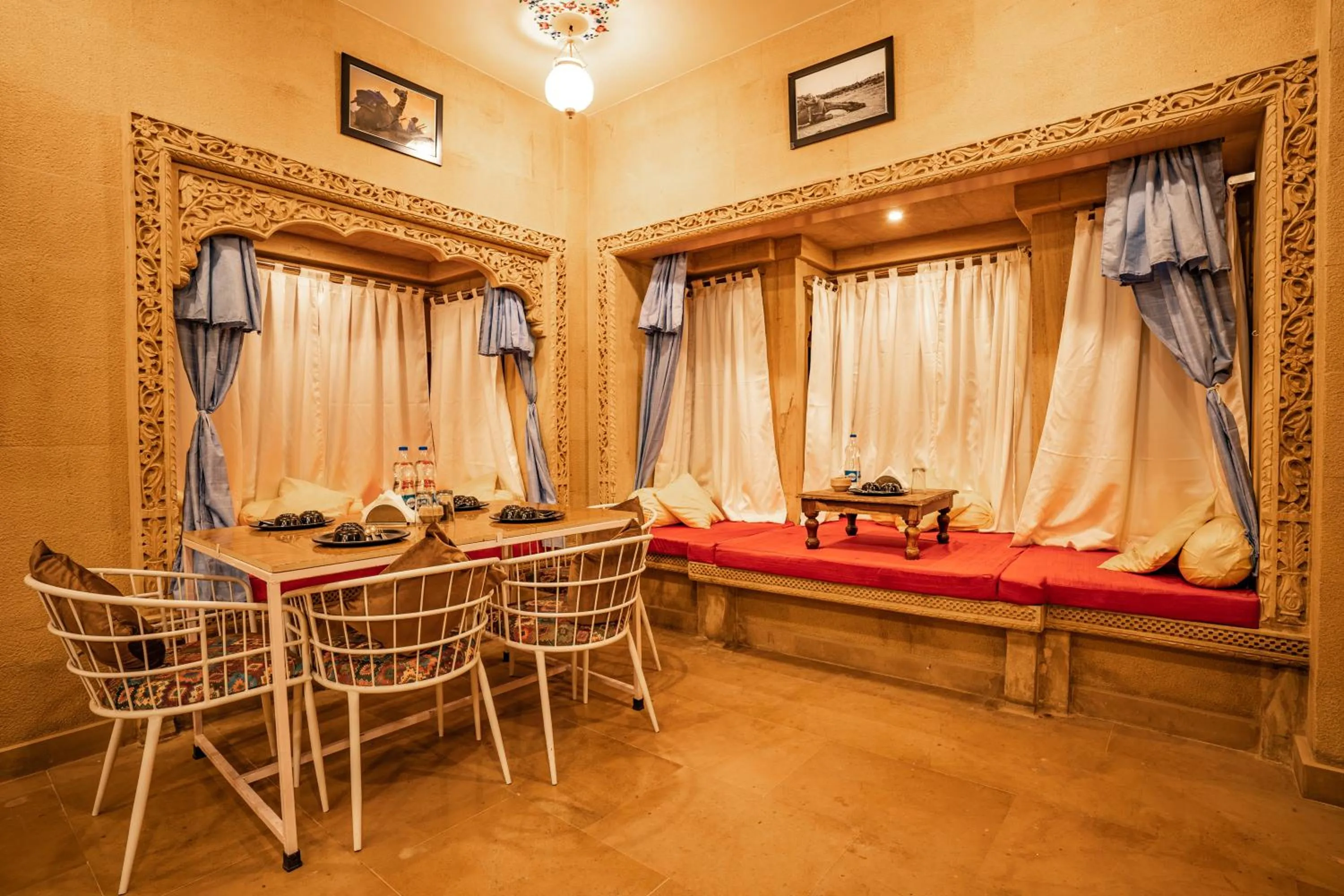 Restaurant/places to eat in Tripli Hotels Prithvi Haveli