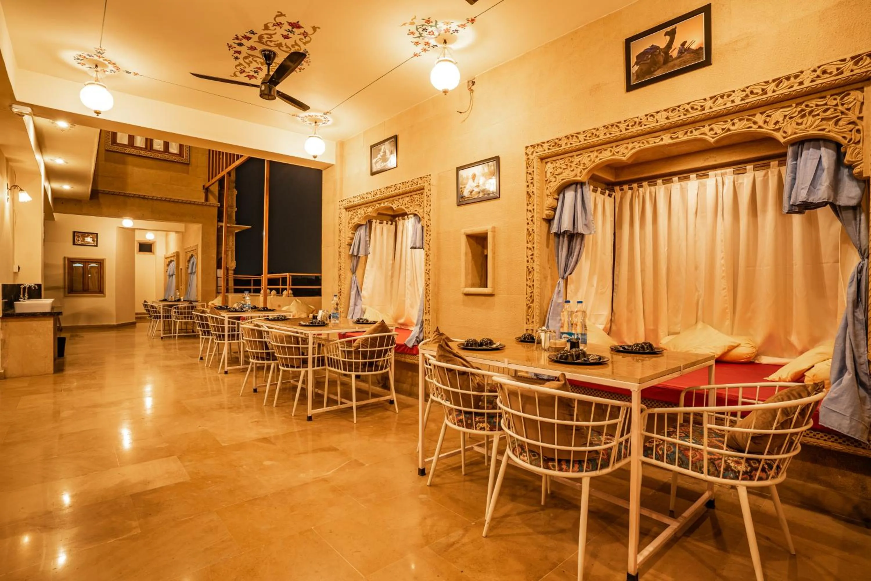 Restaurant/places to eat in Tripli Hotels Prithvi Haveli