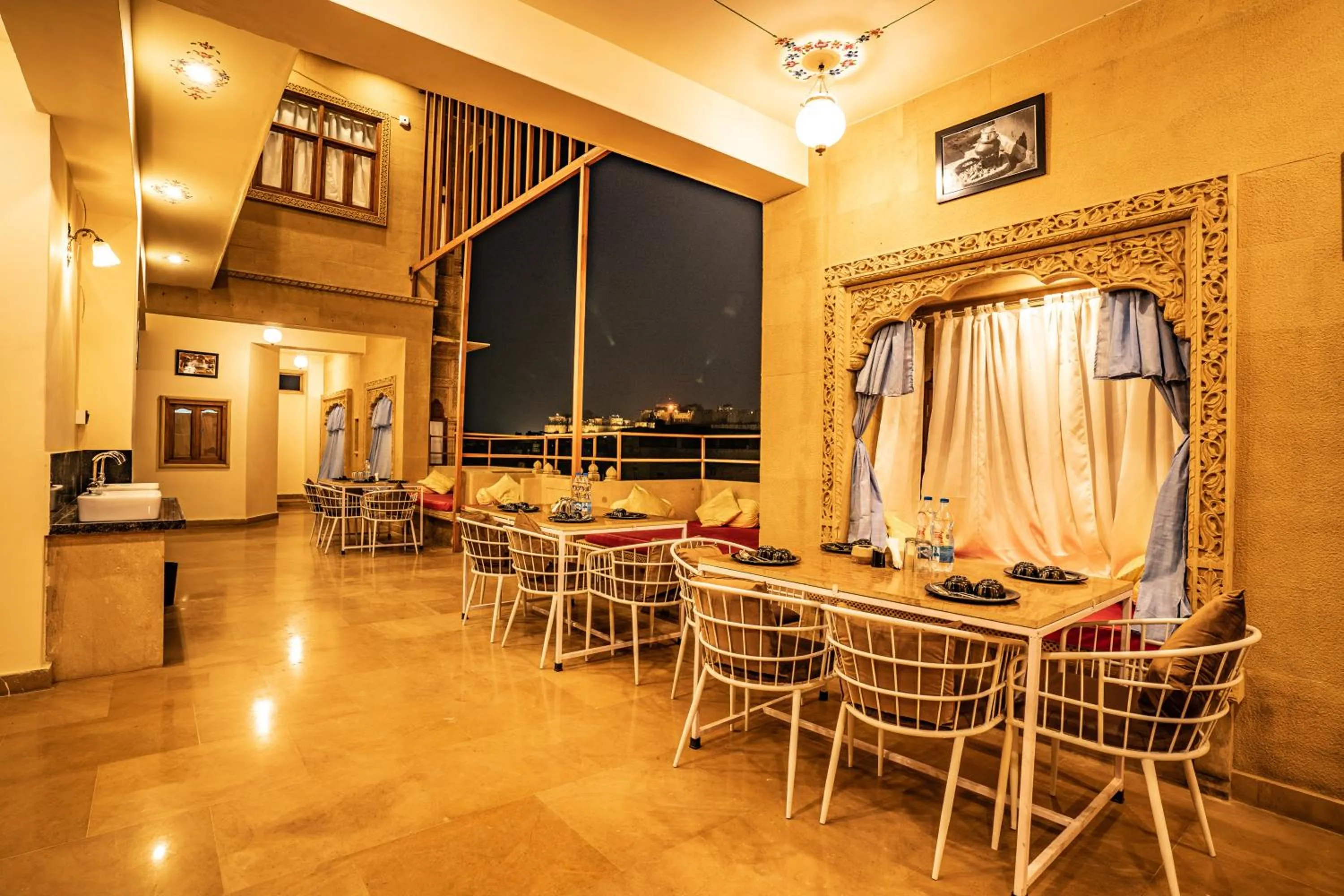 Restaurant/places to eat in Tripli Hotels Prithvi Haveli