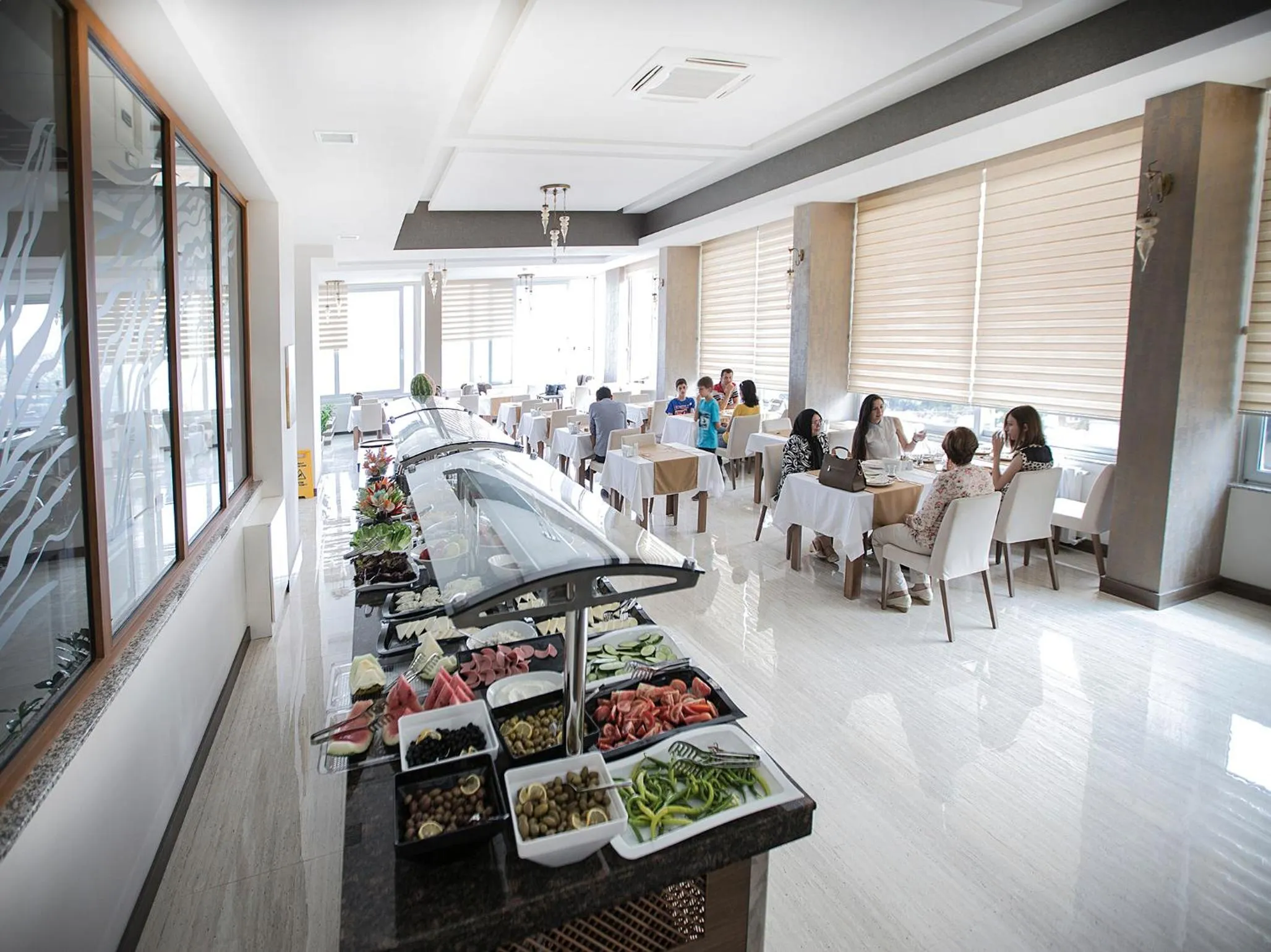 Restaurant/places to eat in Lavin Hotel & Spa