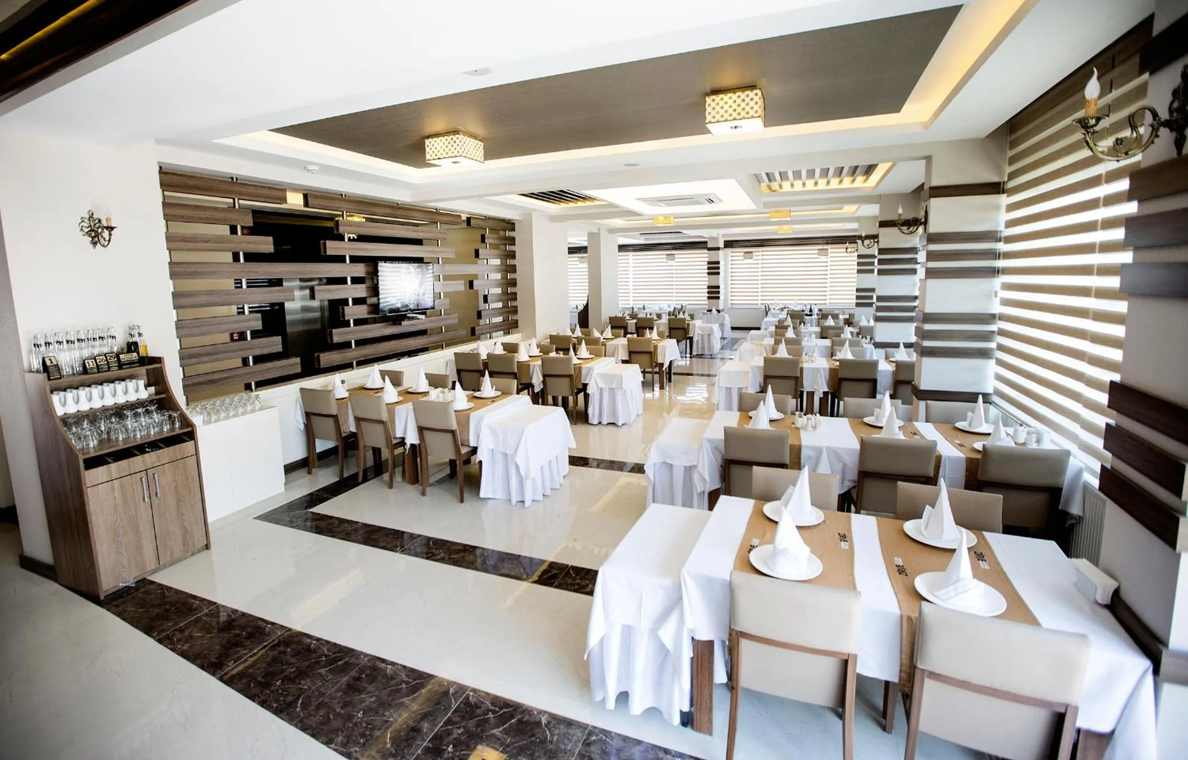 Restaurant/places to eat in Lavin Hotel & Spa