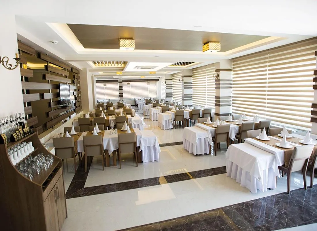 Restaurant/places to eat in Lavin Hotel & Spa