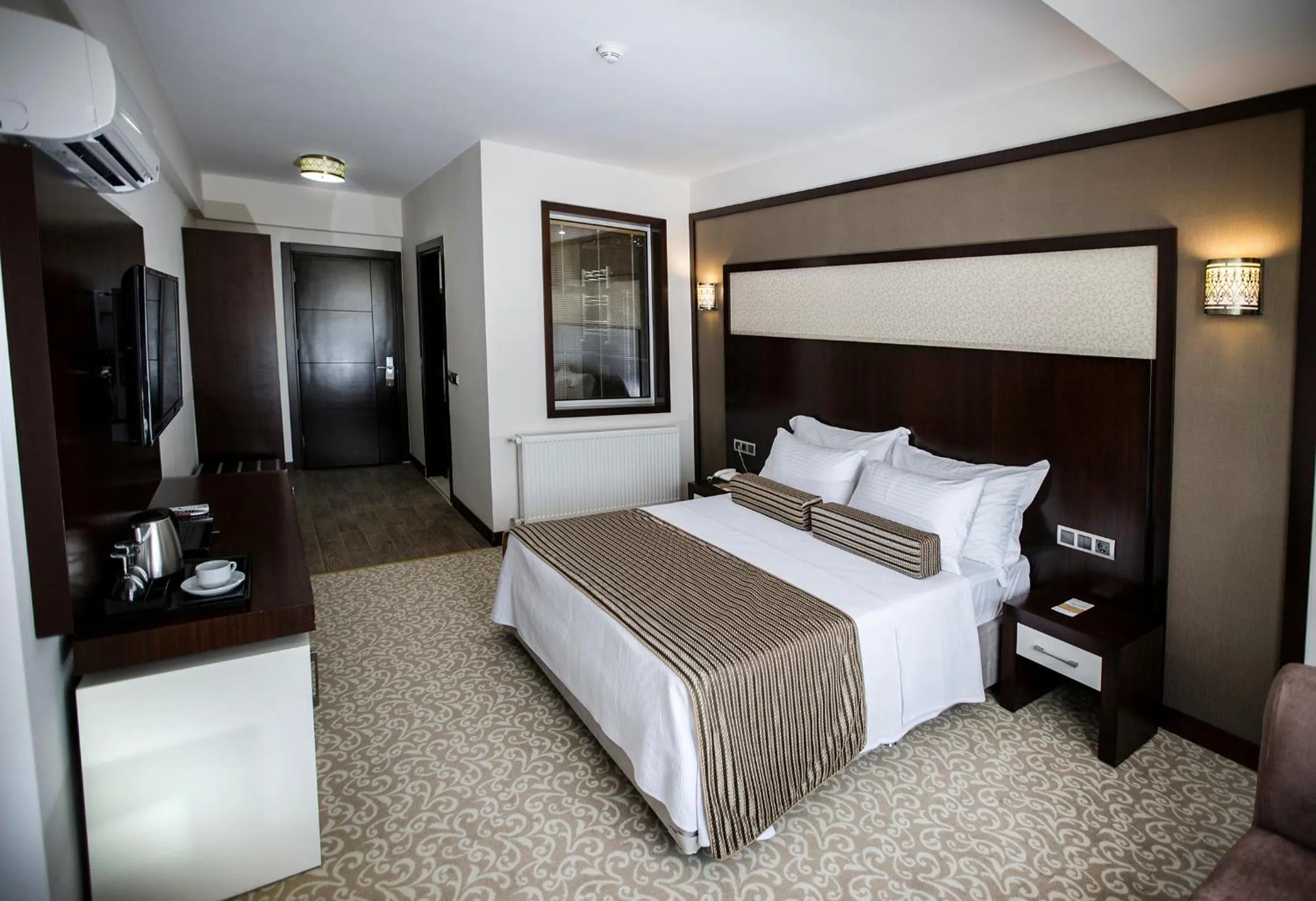 Photo of the whole room, Bed in Lavin Hotel & Spa