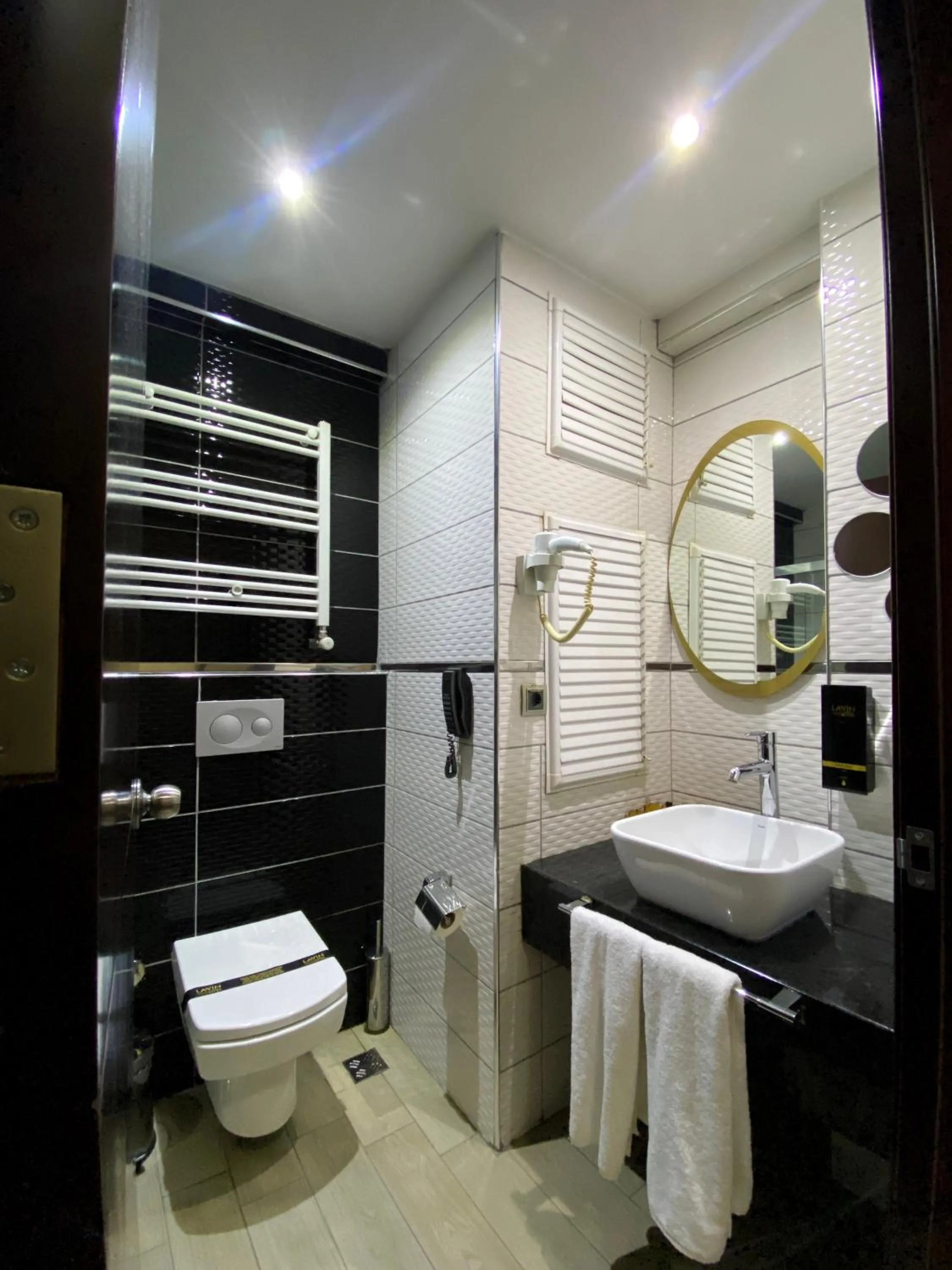 Shower in Lavin Hotel & Spa