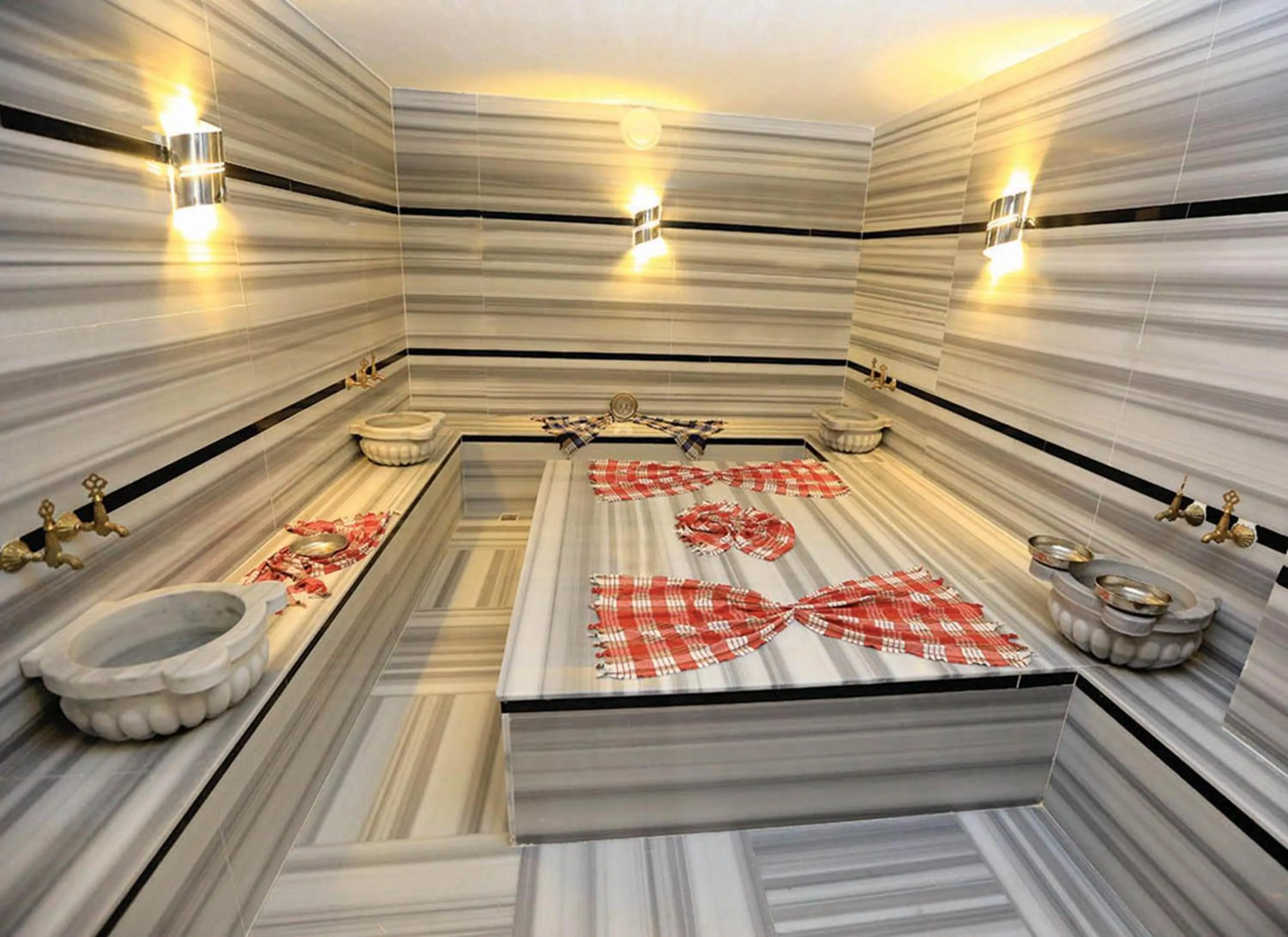 Steam room in Lavin Hotel & Spa