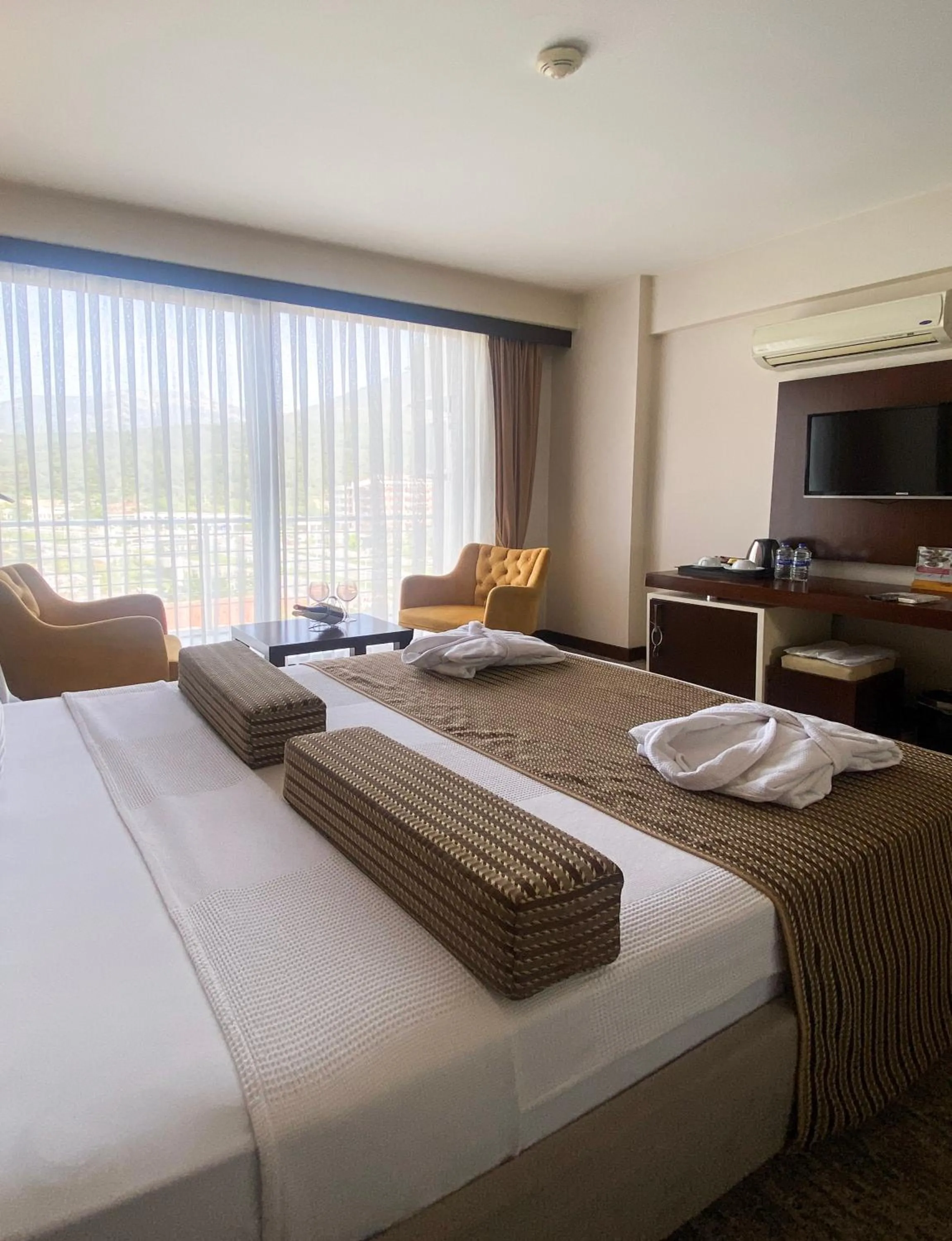 Photo of the whole room, Bed in Lavin Hotel & Spa