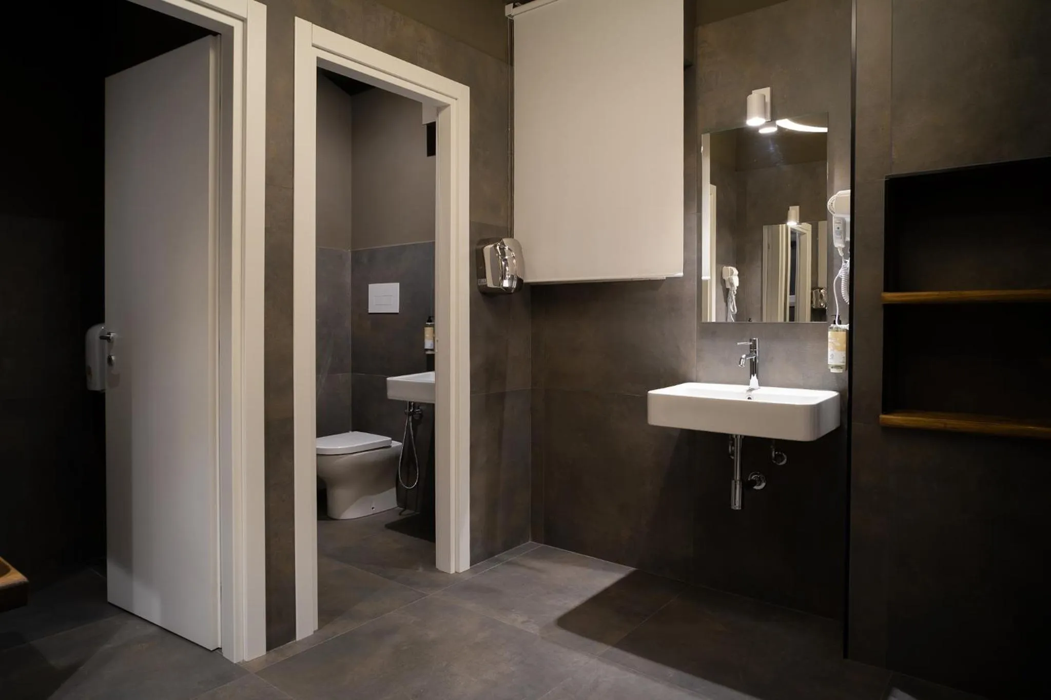 Toilet in Hostelò - Luxury Hostel