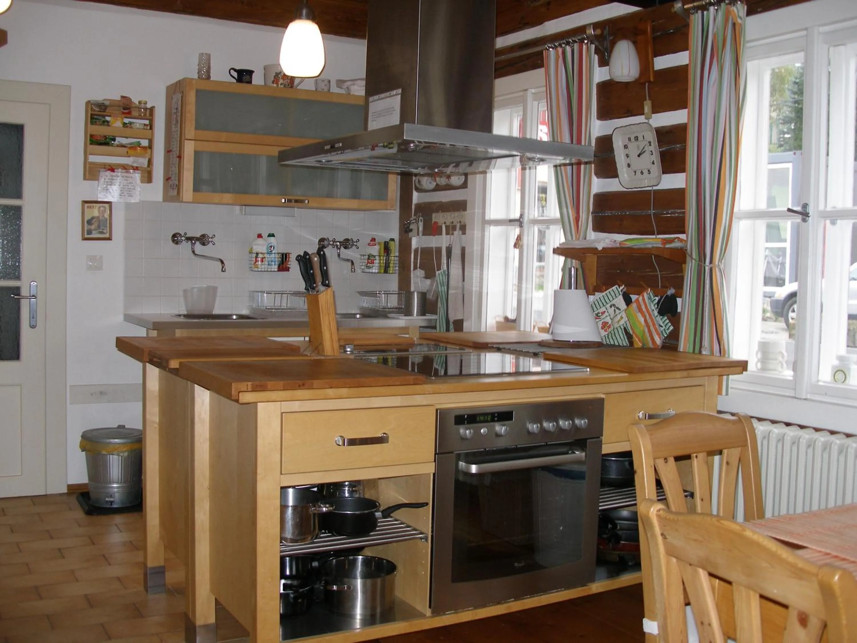 Communal kitchen in Pecka Penzion