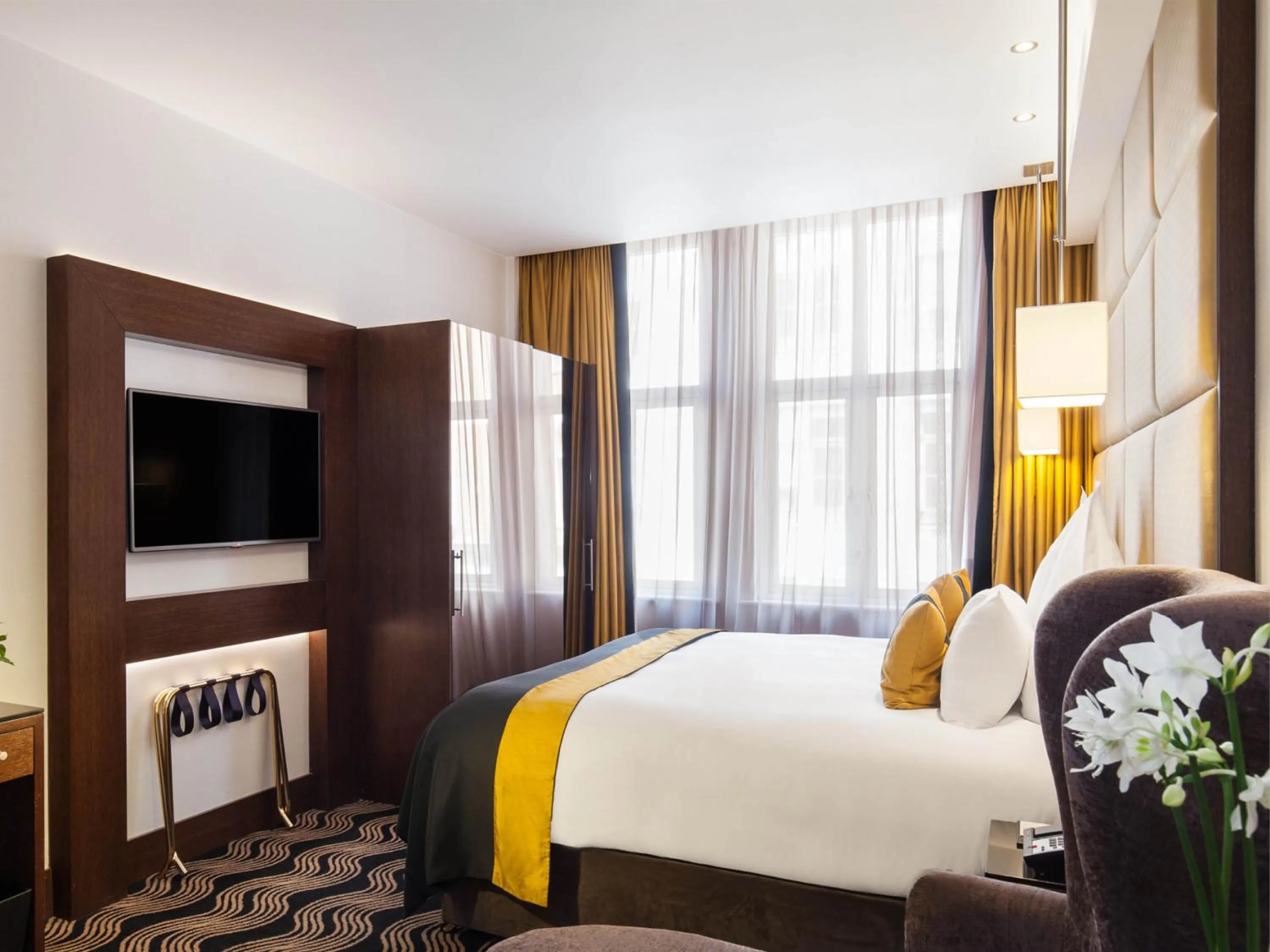 Bed in Montcalm Piccadilly Townhouse, London West End