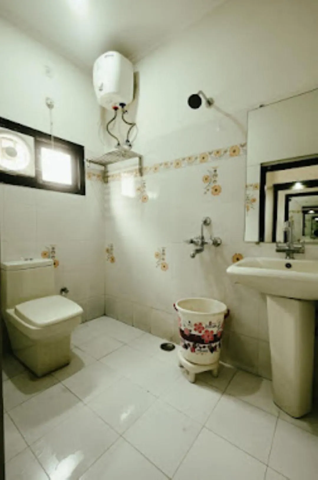 Toilet, Bathroom in HOTEL FOUR SEASON , Varanasi