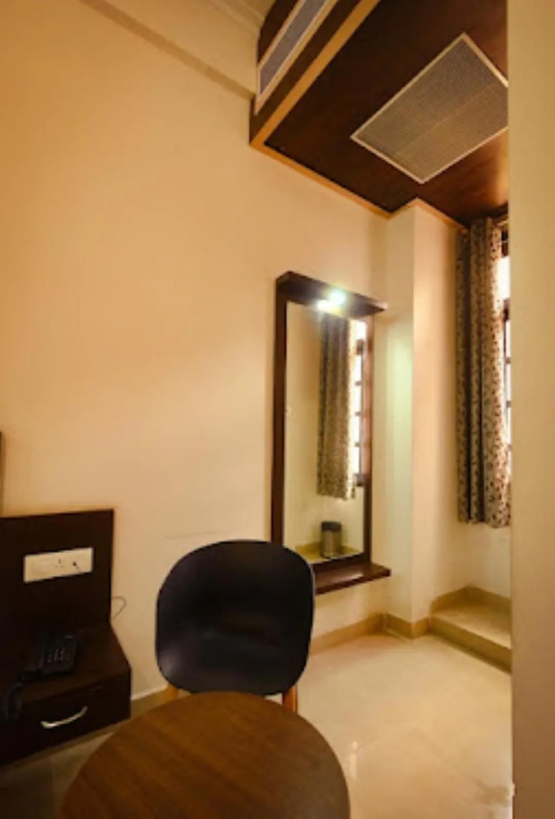 Seating area, TV/Entertainment Center in HOTEL FOUR SEASON , Varanasi