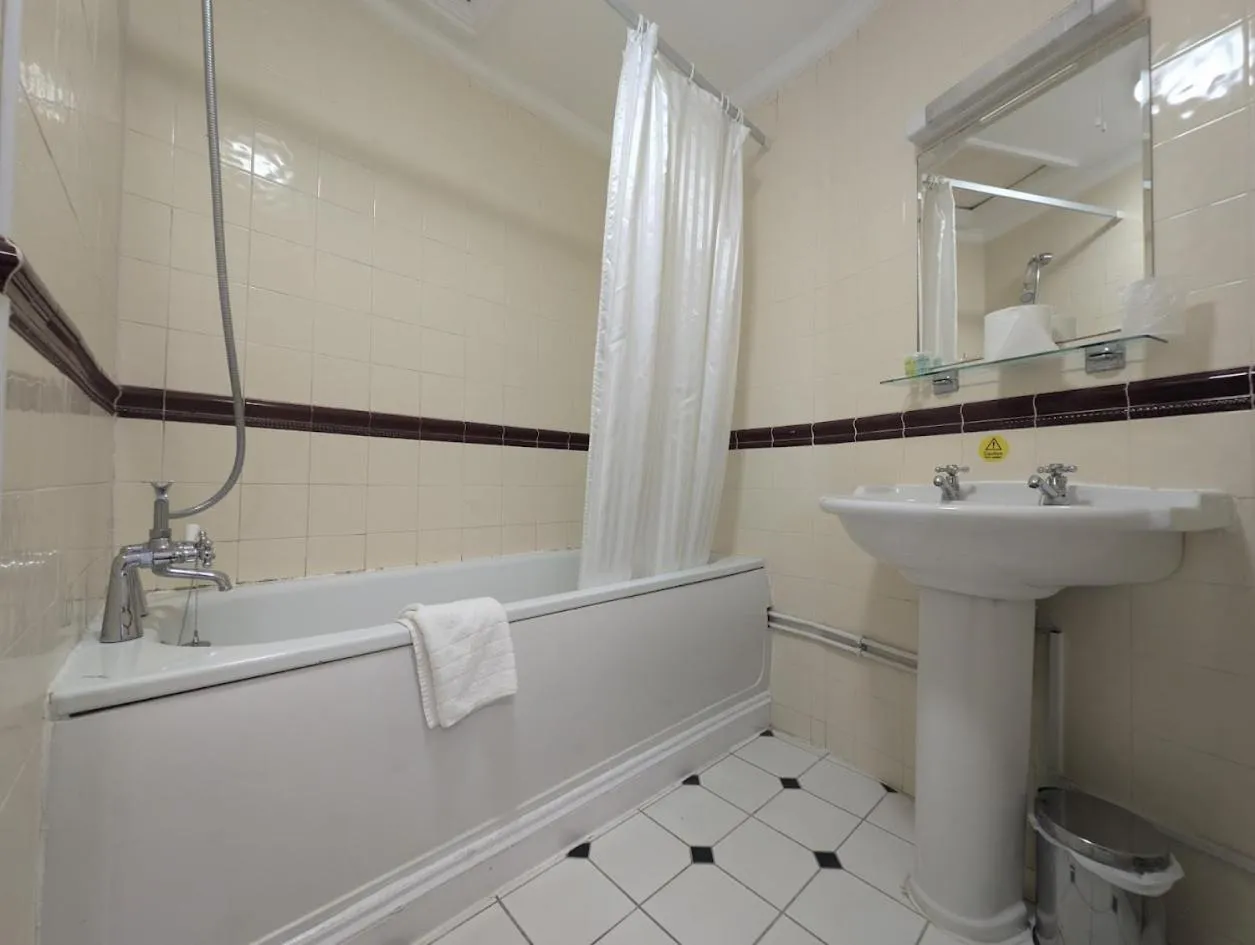 Hitchin Priory Hotel