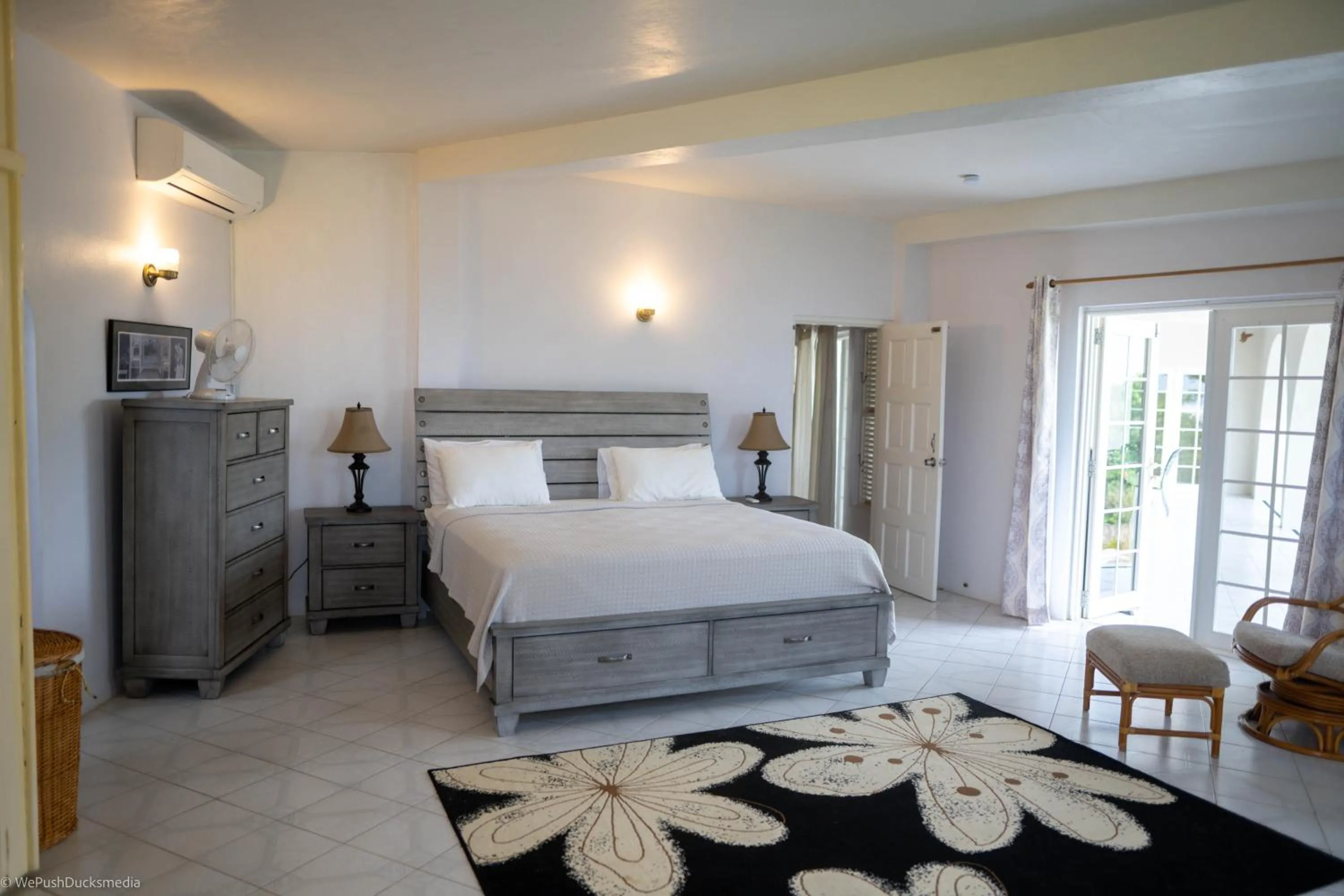 Property building, Bed in Castles In Paradise Villa Resort