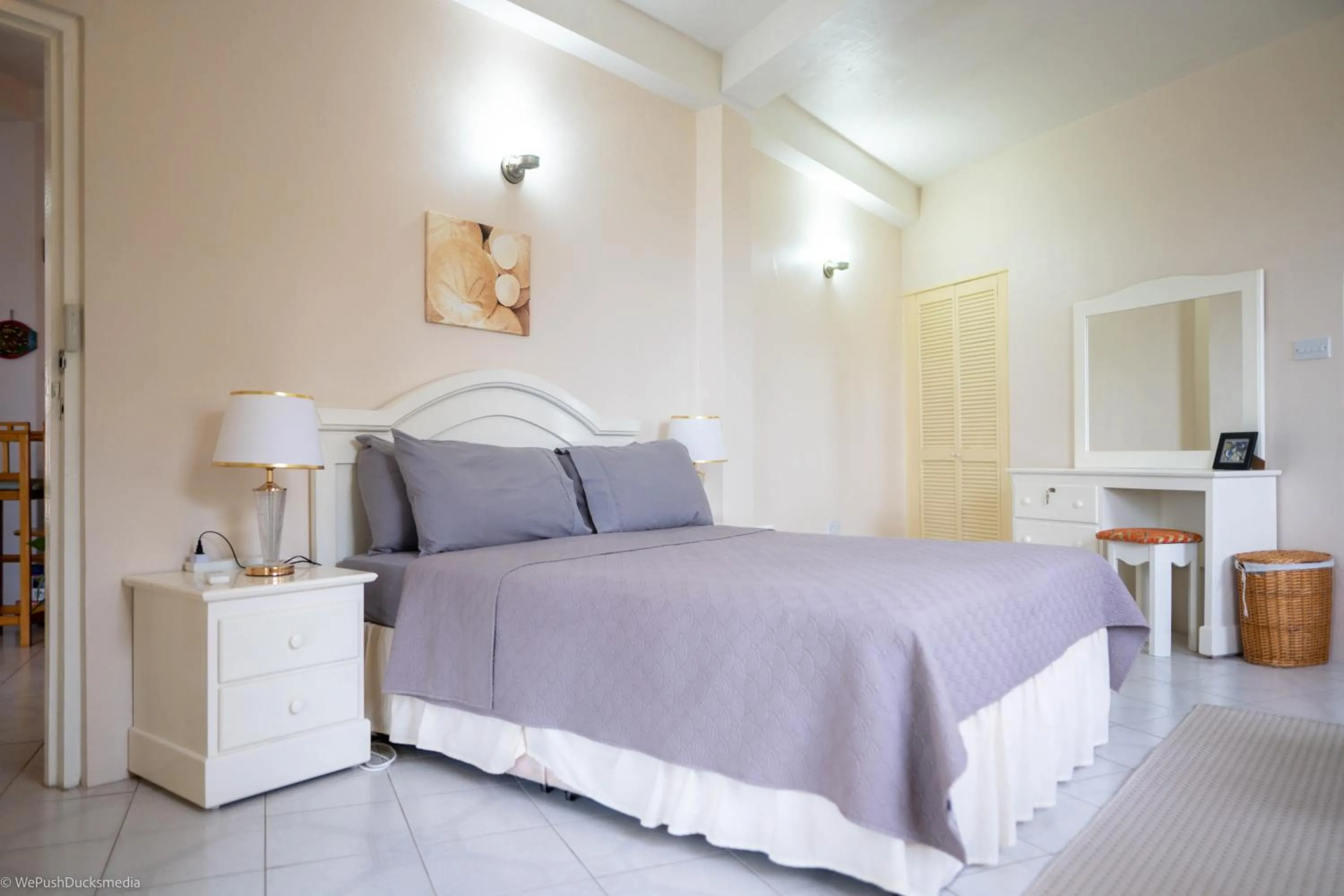 Toilet, Bed in Castles In Paradise Villa Resort