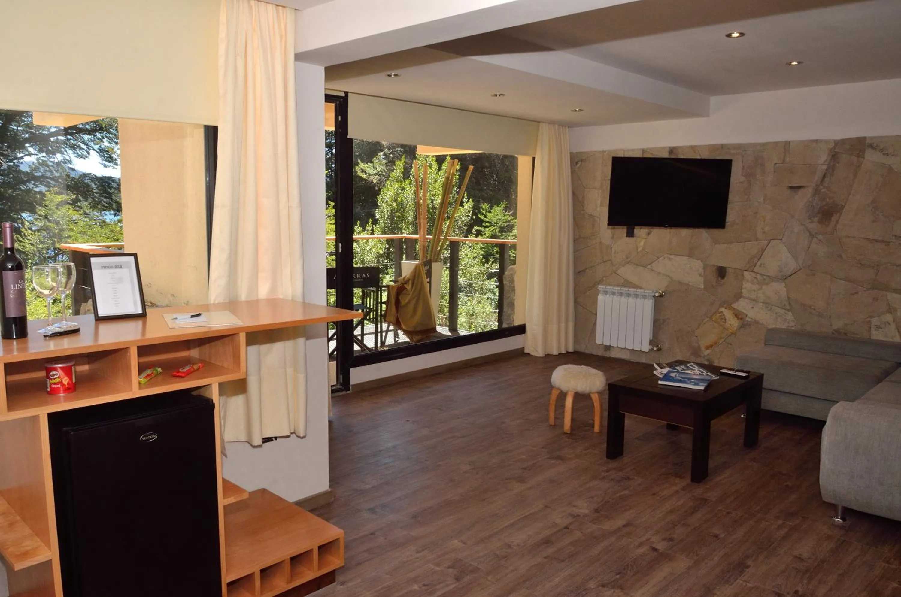 Photo of the whole room in Amarras