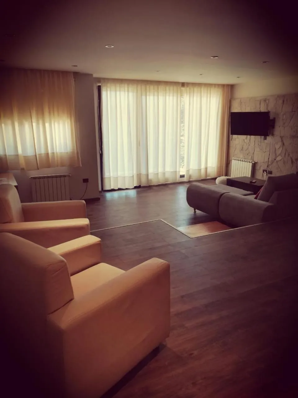 Photo of the whole room in Amarras