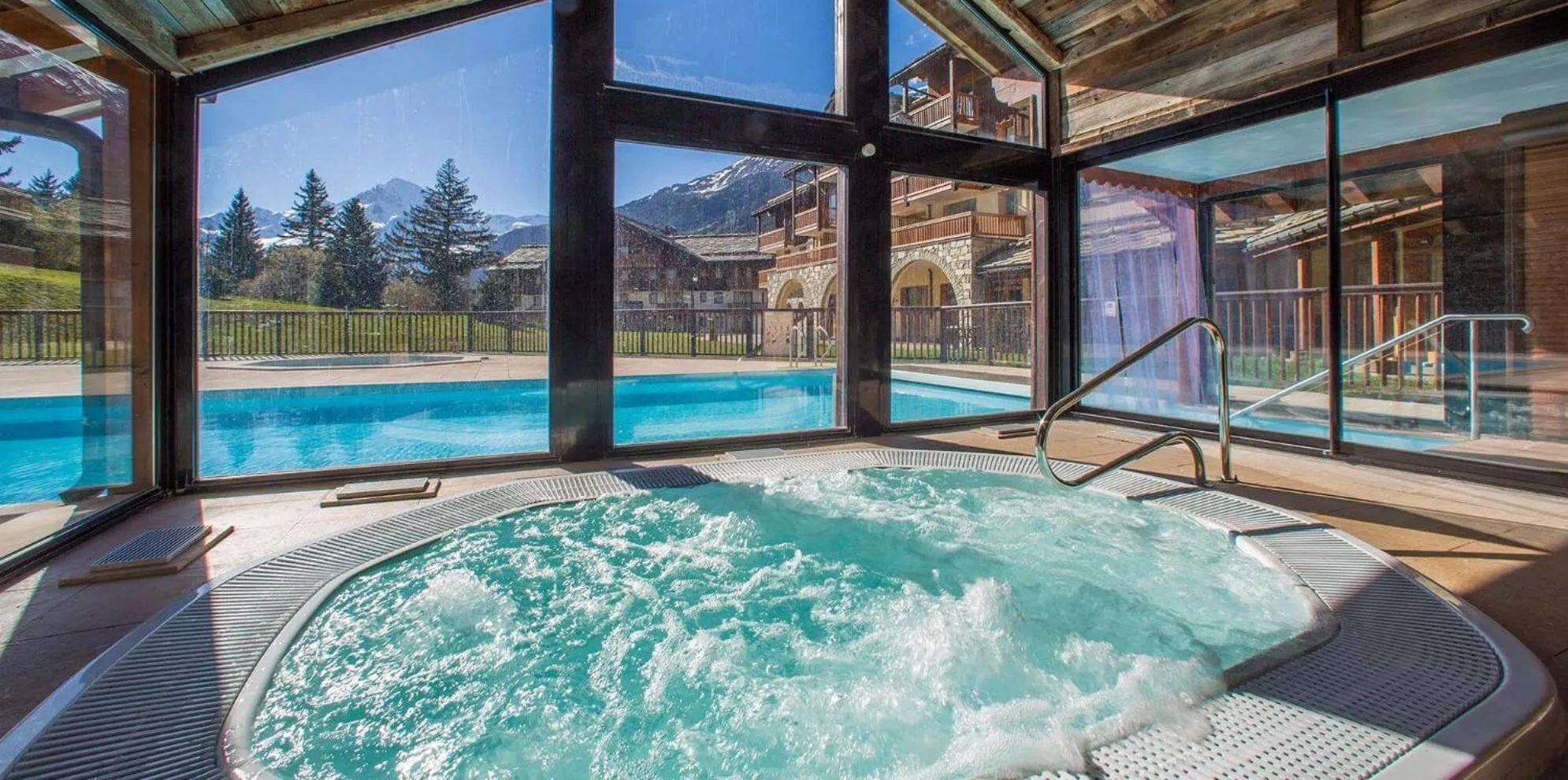 Hot Tub in Les Alpages d'Herbefin